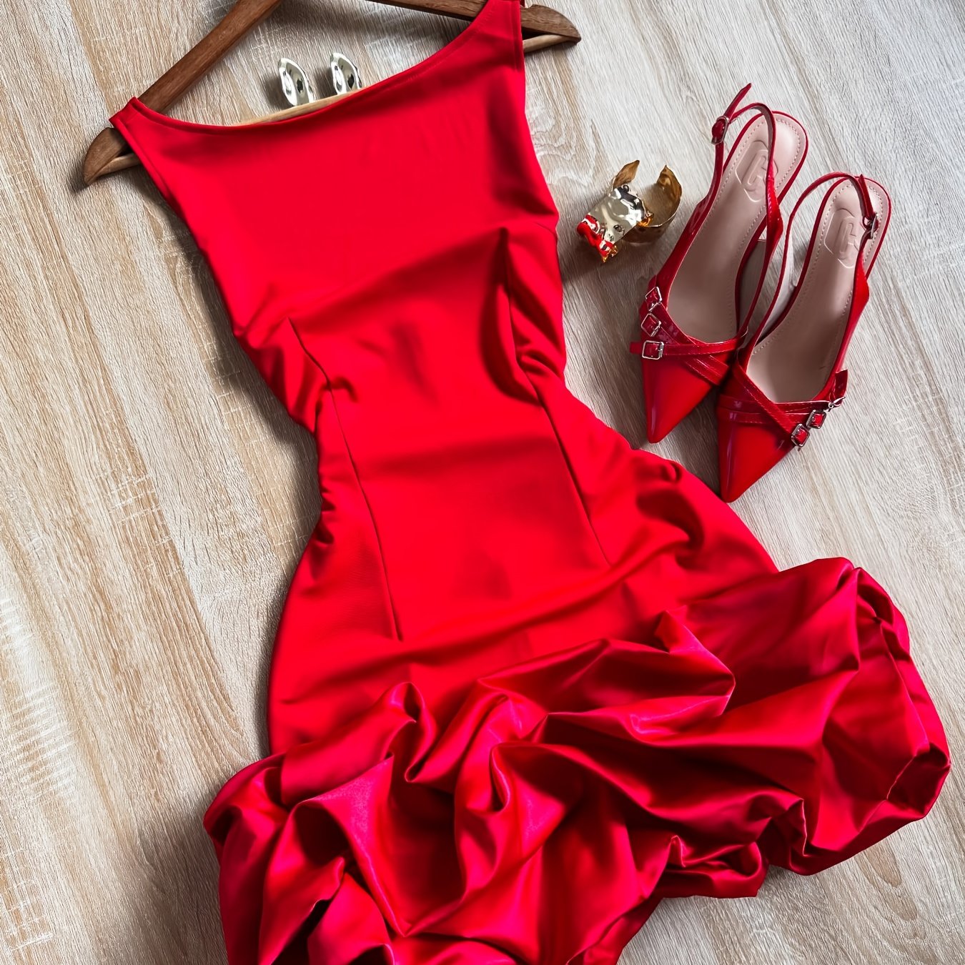 E-shop Modisches elegantes rückenfreies Kleid im Westen-Stil mit Ausschnitt Satin-Tüll-Überzug für Damen; Festliches Partykleid; Abendkleid für Dates;