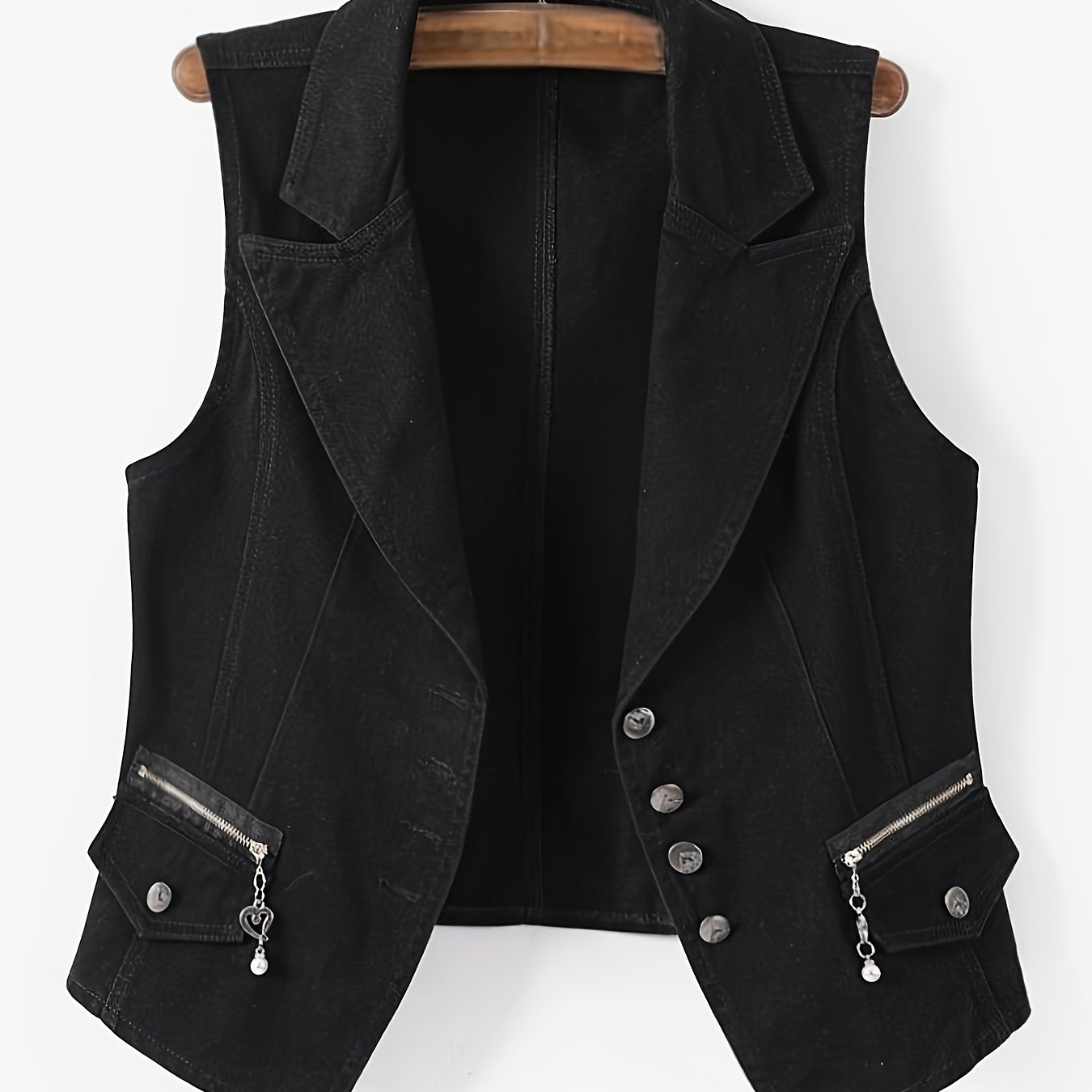 A Stylish Women's Denim Jacket With Long Sleeves, Featuring A Slim Fit And A Retro Design, Perfect For Occasions.