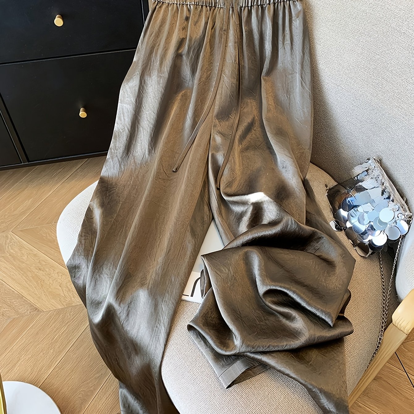 E-shop Elegante, lockere und bequeme Damenhose mit weitem Bein, eine modische und vielseitige einfarbige mit elastischem Bund, für Frühling und Herbst