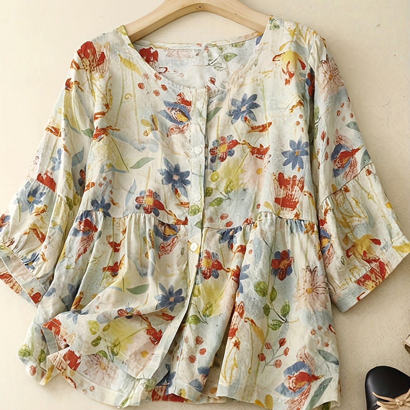 E-shop Damen Bluse mit Blumenmuster, Rundhalsausschnitt und kurzen Ärmeln LL256