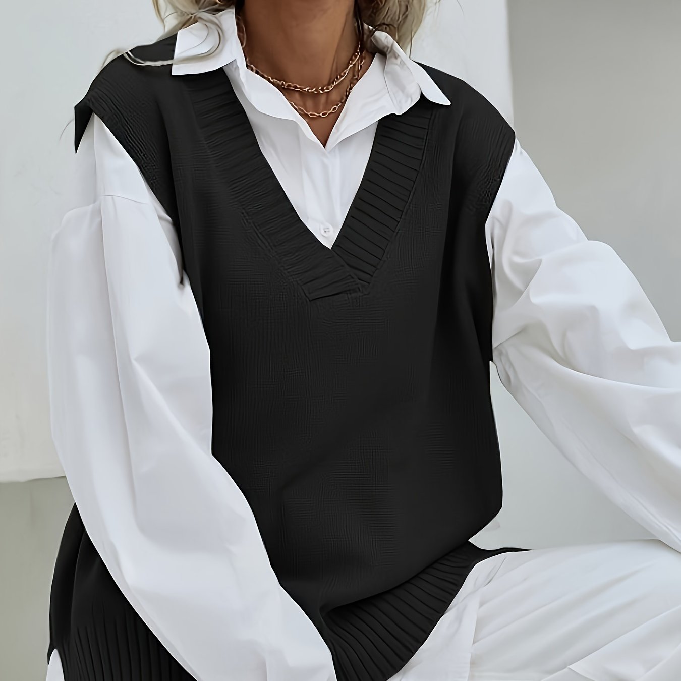 V-neck Solid Color Polyester Elegant Sleeveless Vest