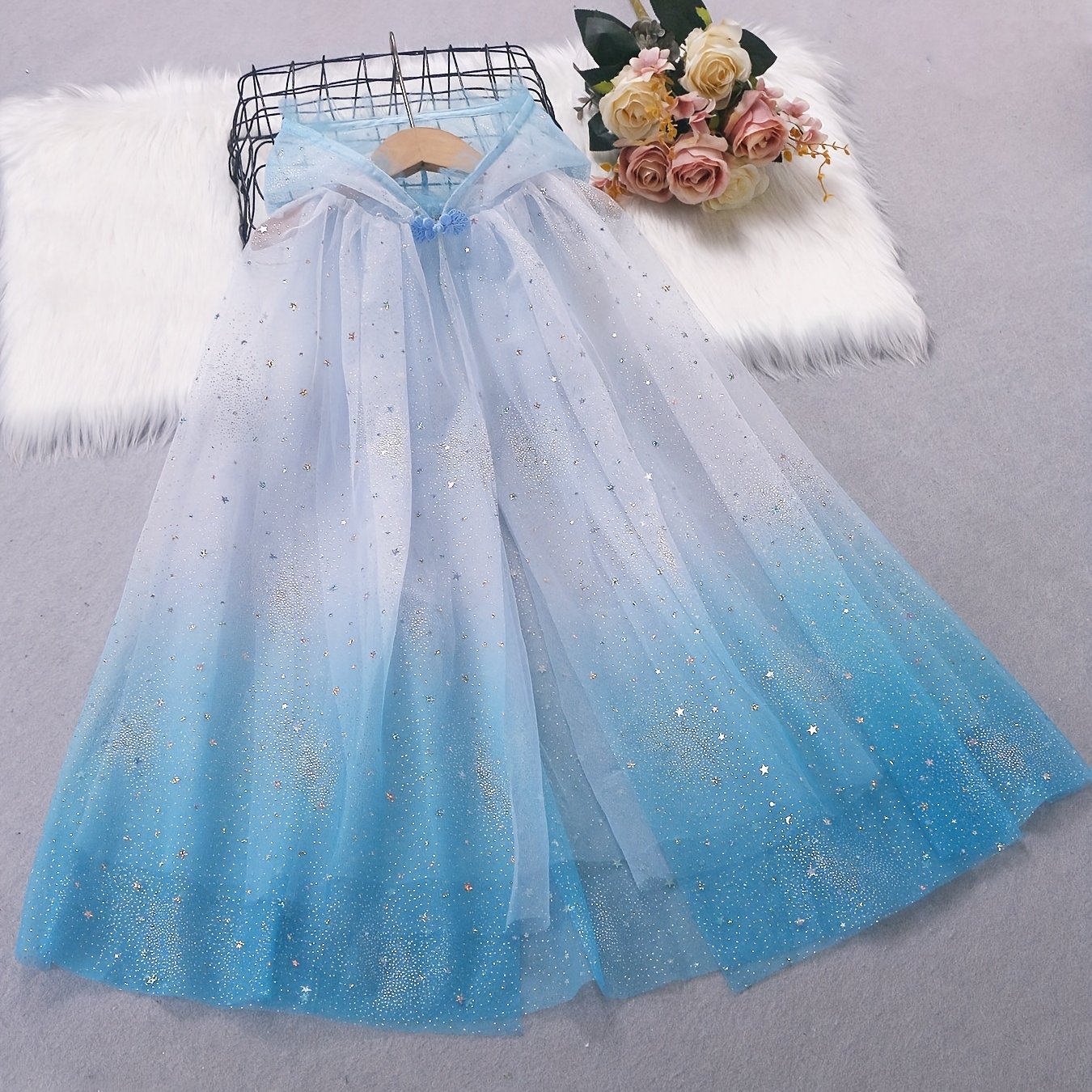 A Gradient Blue Starry Cloak For Girls, Suitable For Celebrations Like Carnival, Halloween, Christmas, And Easter Parties 3-6