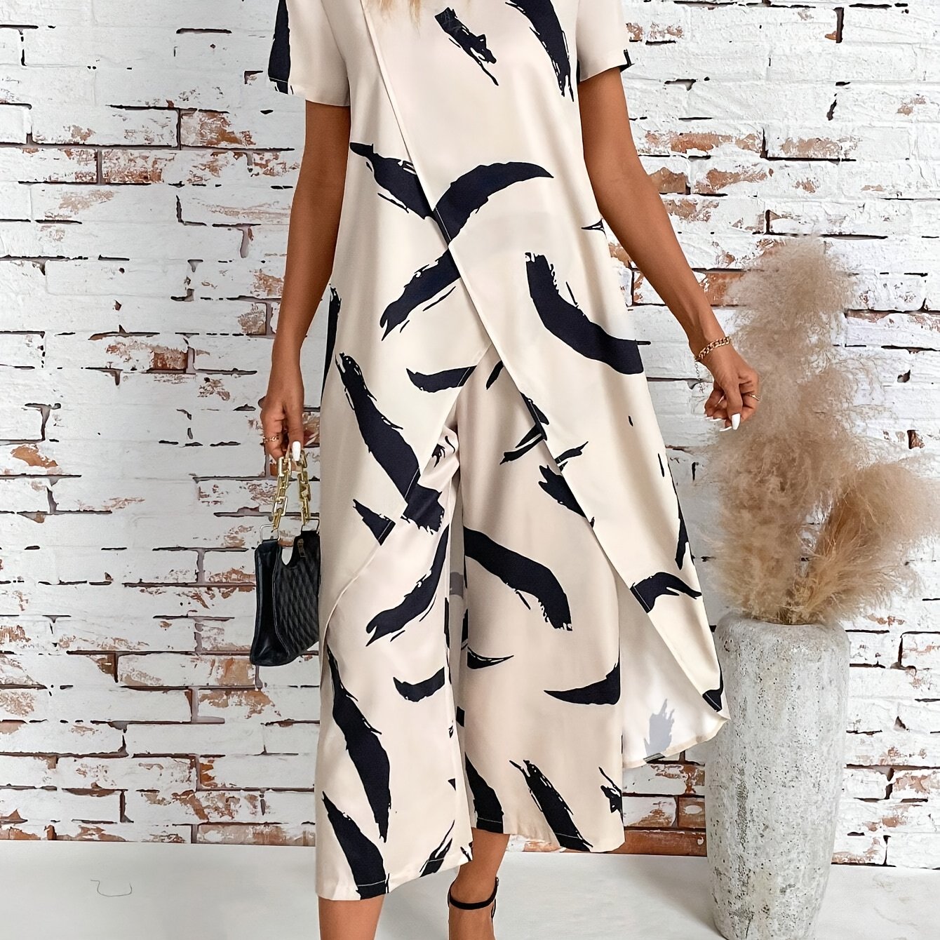 Women's Artistic Print Asymmetrical Short Sleeve Top And Long Pants Summer 2pcs Outfit