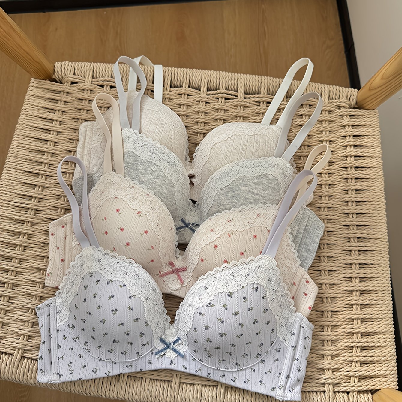 Image of 4pcs Set Of Small Bust Floral Wireless Comfortable Bras - Fabric Is Soft And Skin-friendly, Non-irritating, Suitable For Daily Essentials, ' Lingerie, Gentle Style Lingerie