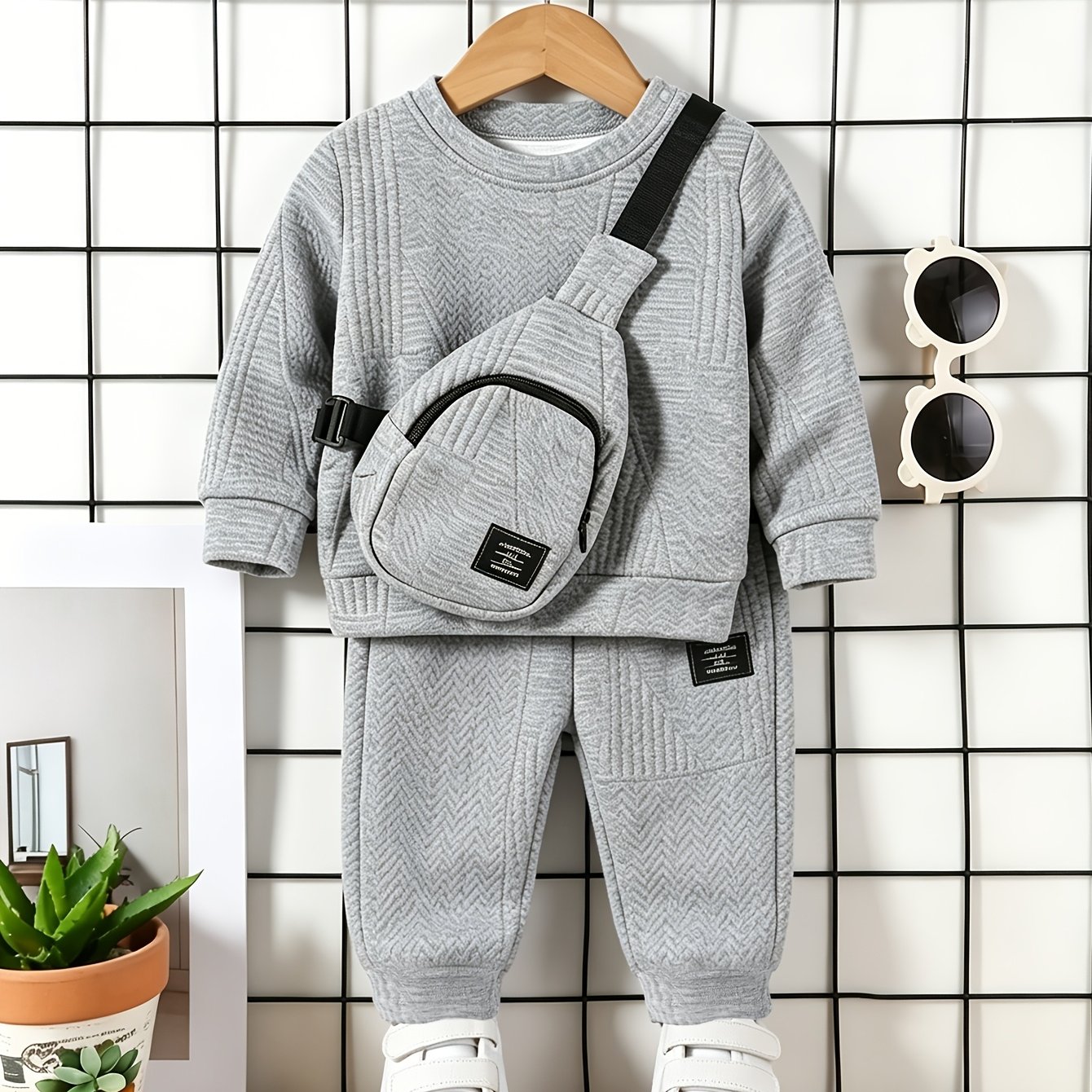 Image of 3-piece Boys' Autumn/winter New Style Set: Shoulder Solid Color Crew Neck Sweatshirt, Long Pants, And Crossbody Bag - Casual And Fashionable 3pcs Set, Perfect For Outdoor
