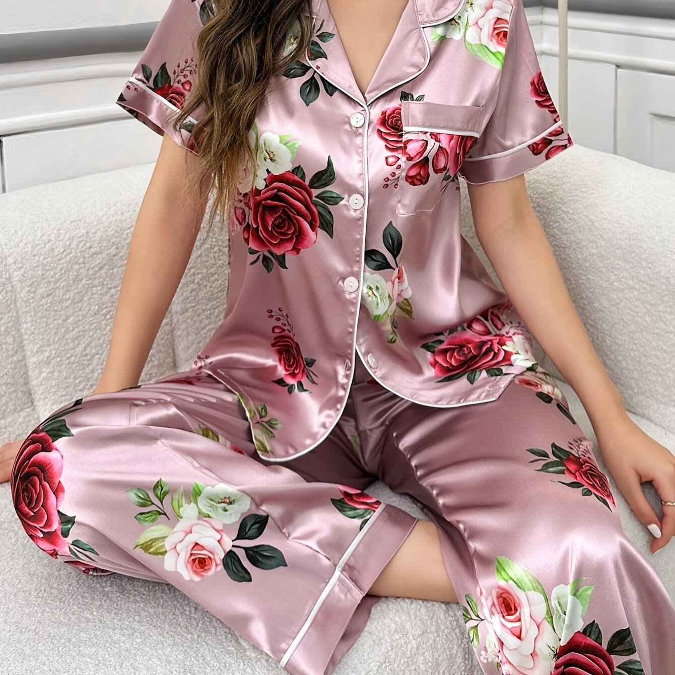E-shop Damen Y-Pyjama-Set aus Satin mit Blumendruck Reverskragen