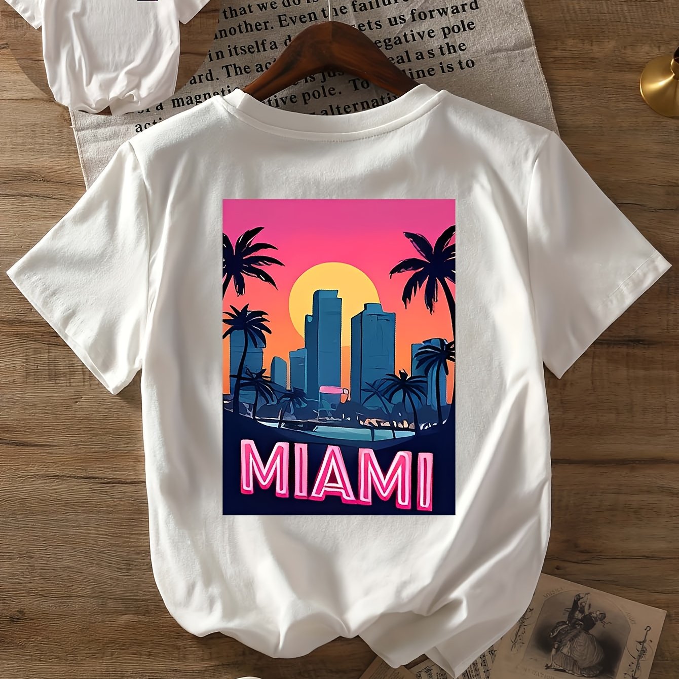 TEMU T-shirt à imprimé style vacances rétro plage , haut décontracté à manches courtes et col rond, idéal pour et l'été, vêtements pour femmes