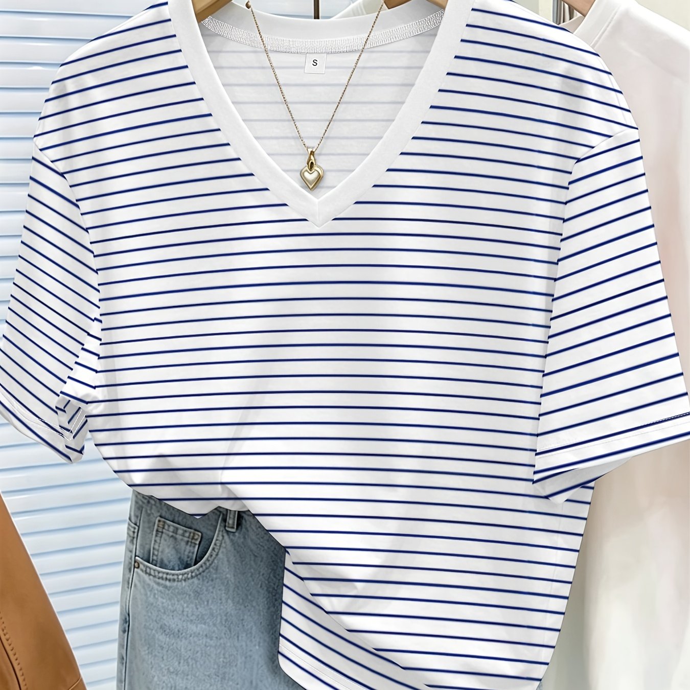 TEMU Simple Striped V-neck Short-sleeve T-shirt For Women; Summer New All-matching And Casual Top; A Must-have Fashion Trend Piece For Casual Attire