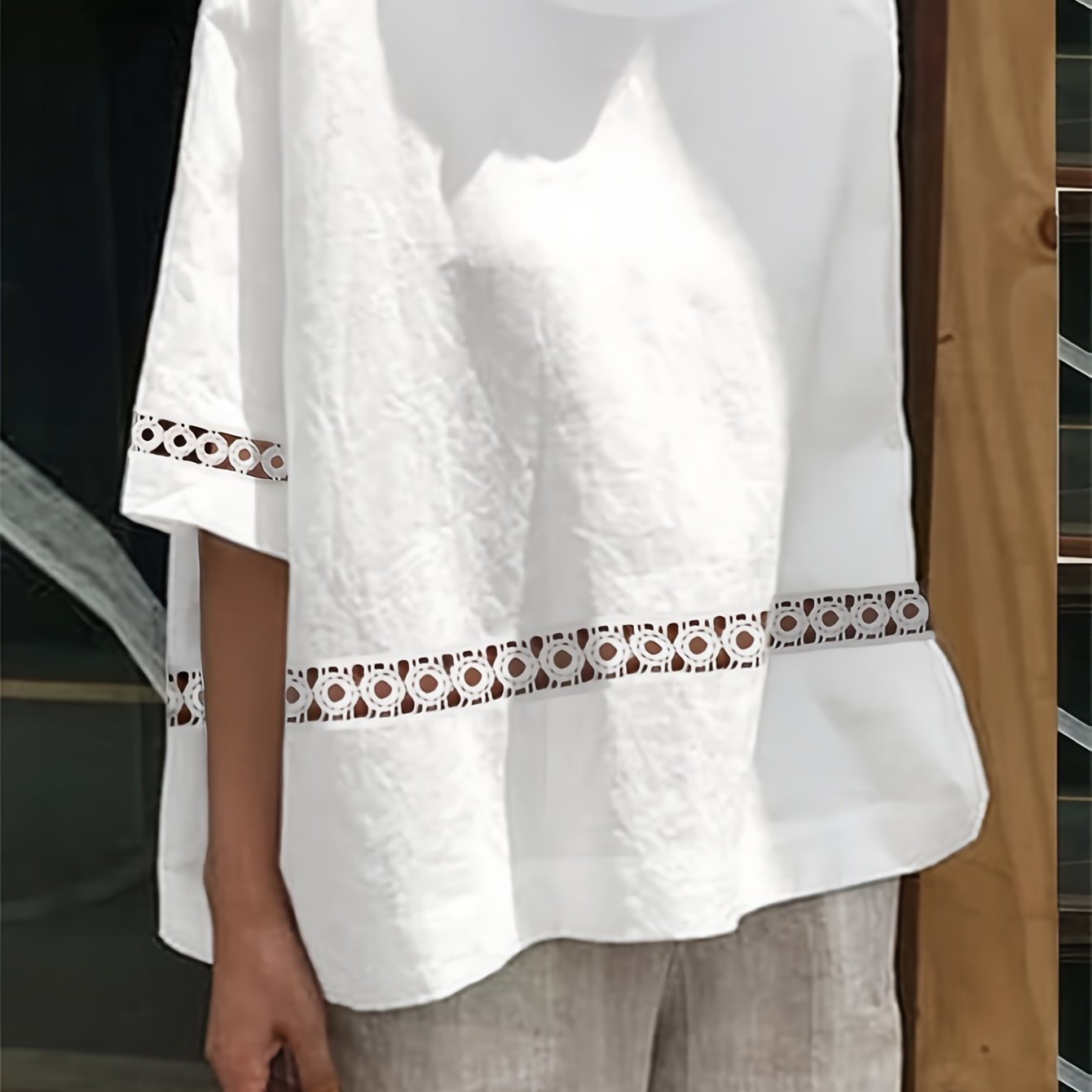 Loose-fitting Round Neck Pullover Top With Raglan Sleeves And Lace