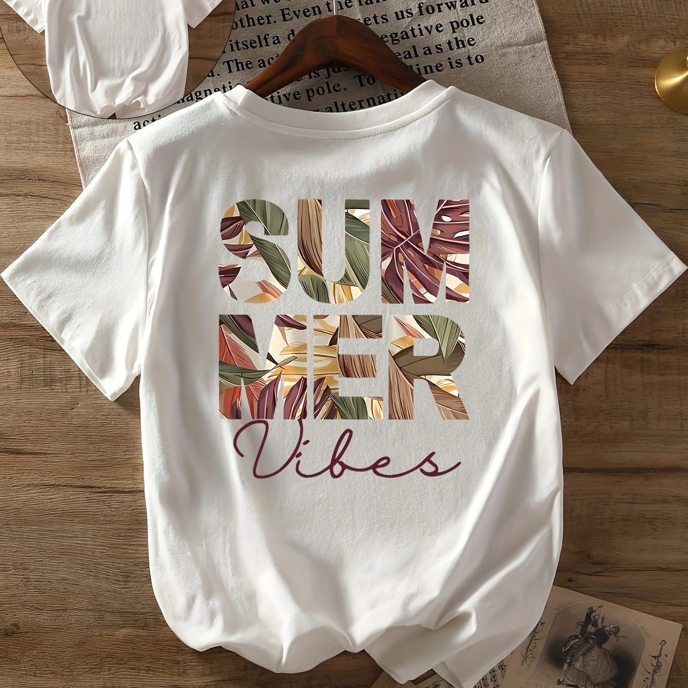 Image of Tropical Plants And Leaves Printed T-shirt, Short-sleeved Round Neck Casual Shirt, Suitable For Spring And Summer Wear, Women's Wear