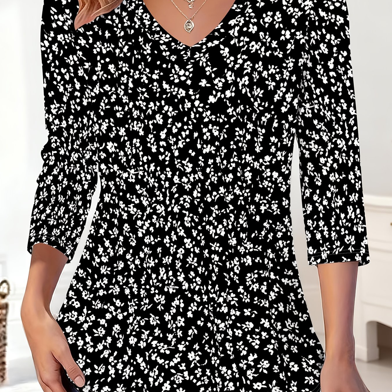 TEMU Women'-quarter Sleeve Floral Top, V-neck Loose T-shirt With Chest Detail, Small Floral Print Hem Casual Blouse, Soft Stretchy Daily Wear Women's
