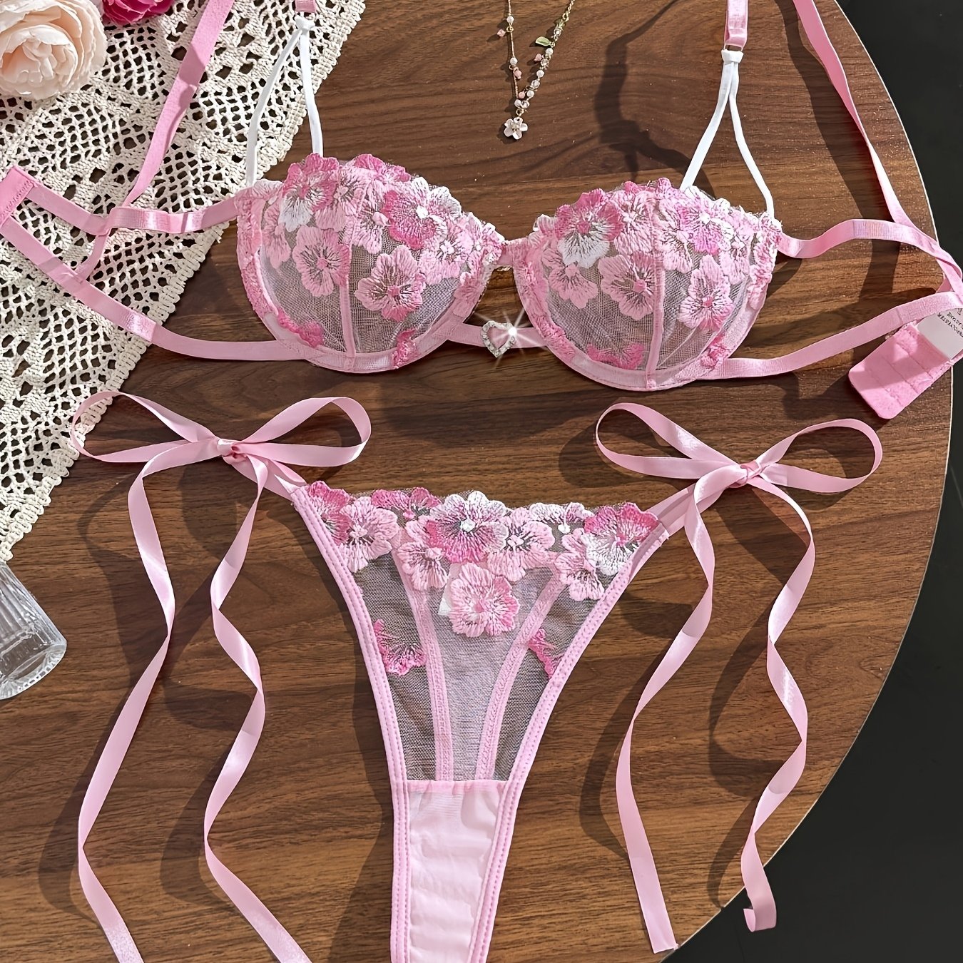 TEMU Ensemble de lingerie transparente de style français pour femme avec soutien-gorge lourdement brodé de fleurs et de strass, bretelles fines