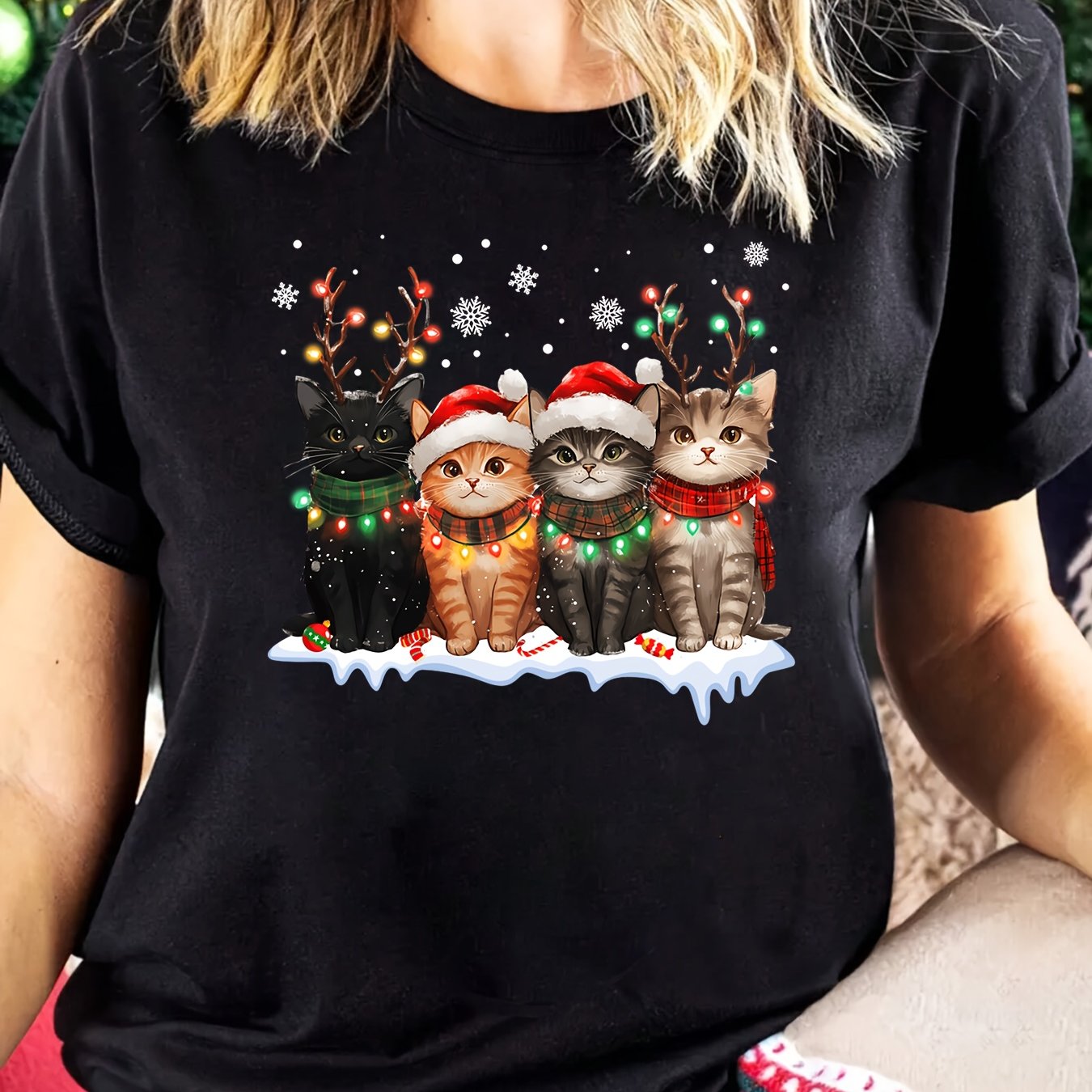 TEMU Pulling - Snowflakes With 2 Antler Cats And 2 Santa Hat Cats, Featuring Cat Christmas Lights, Reindeer, And Santa Claus. Print T-shirt, Short