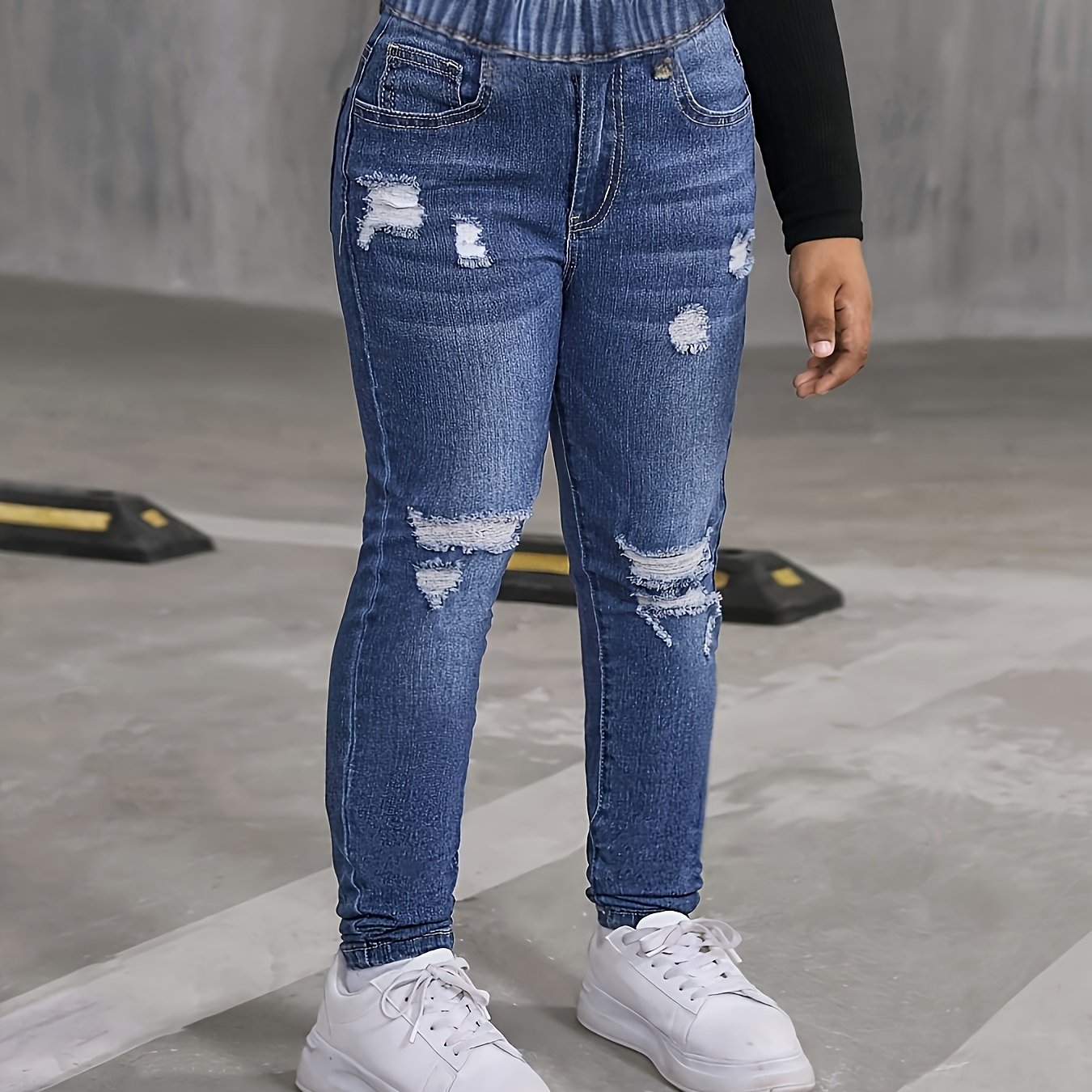Image of Young Girl's Vintage Blue Ripped Jeans, Cool Outfit/girls' Thanksgiving Outfit, Girls' Fall And Winter Clothing