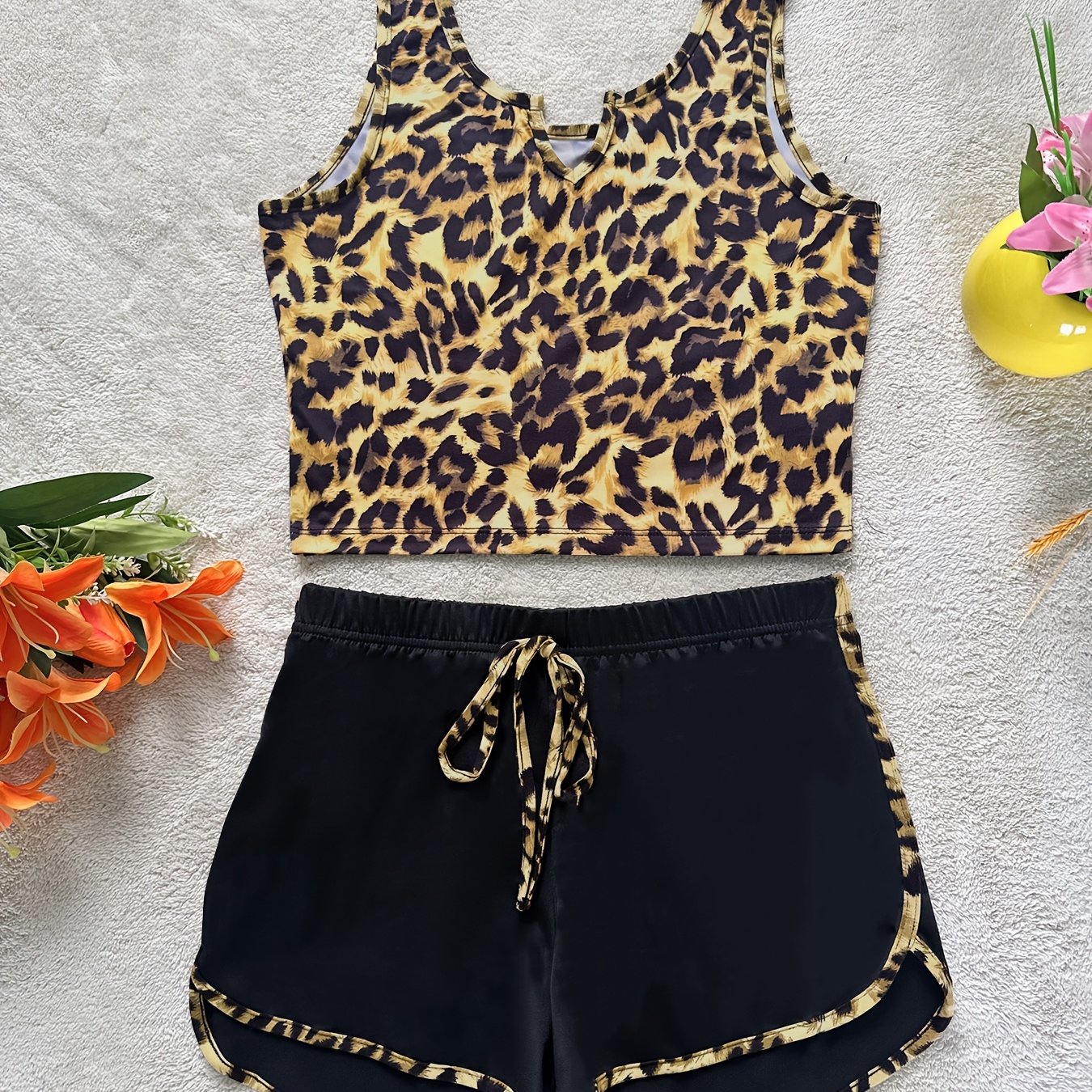 TEMU Conjunto elegante de chaleco con estampado de leopardo, chaleco con cuello con muescas y de shorts con ribete, 2 piezas de ropa
