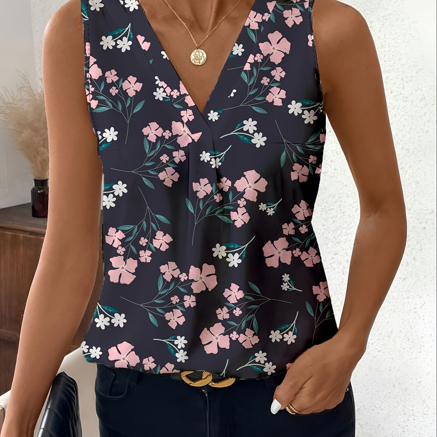 Image of Plus Size, Pink Small Floral Pattern, Elegant Plus-size Summer Women's Tank Top, Geometric Graphic Stretch V-neck Top, Comfortable And -size Women's Tank Top
