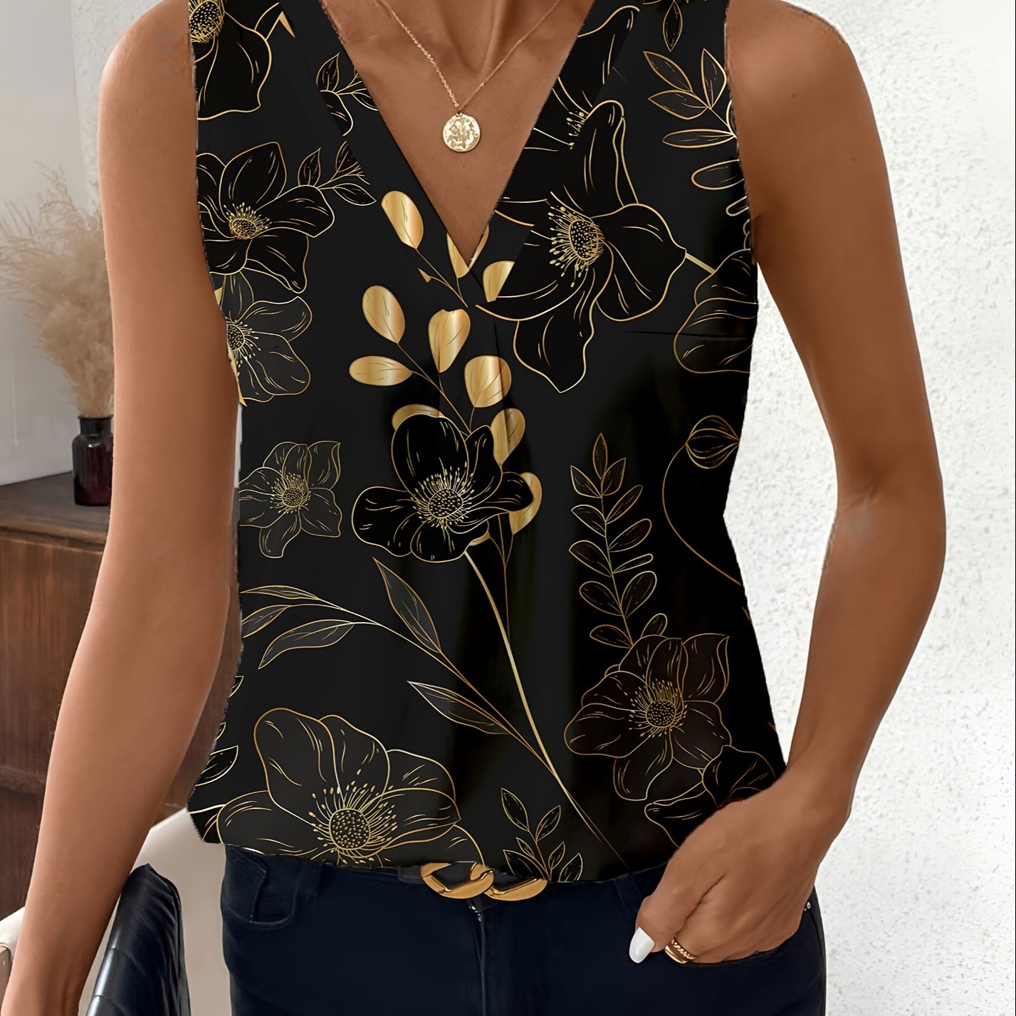 Image of Plus Size - Plus Size - Beautiful Pattern, Elegant Plus Size Summer Women's Vest, Geometric Elastic V-neck Top, Comfortable And Practical Vest Women's Plus Size Clothing Plus Size Vest