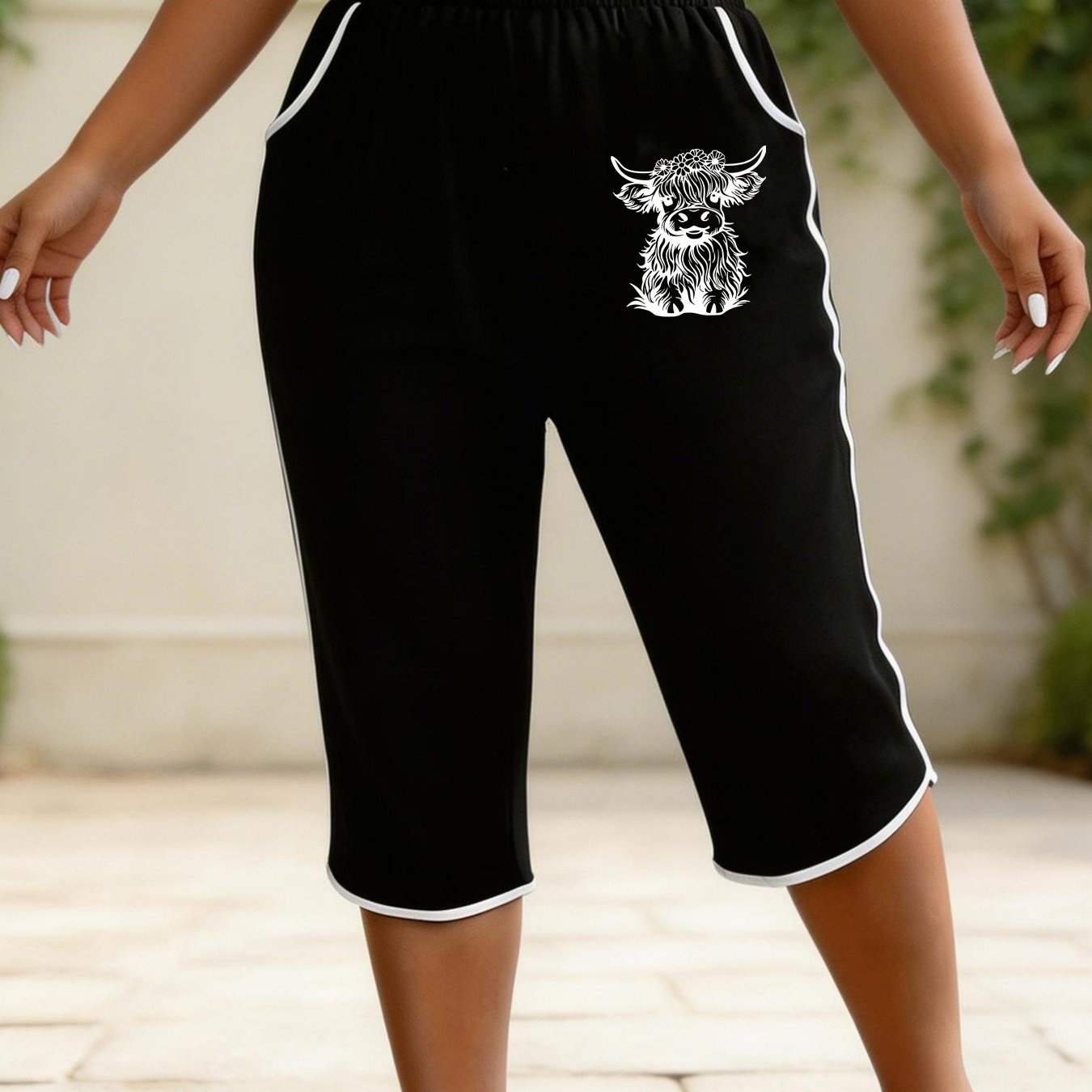 TEMU Plus Size - Plus Size - Elegant And Comfortable Women's Capri Pants With A Highland Cow Print, Featuring Pockets And An Elastic Waistband,