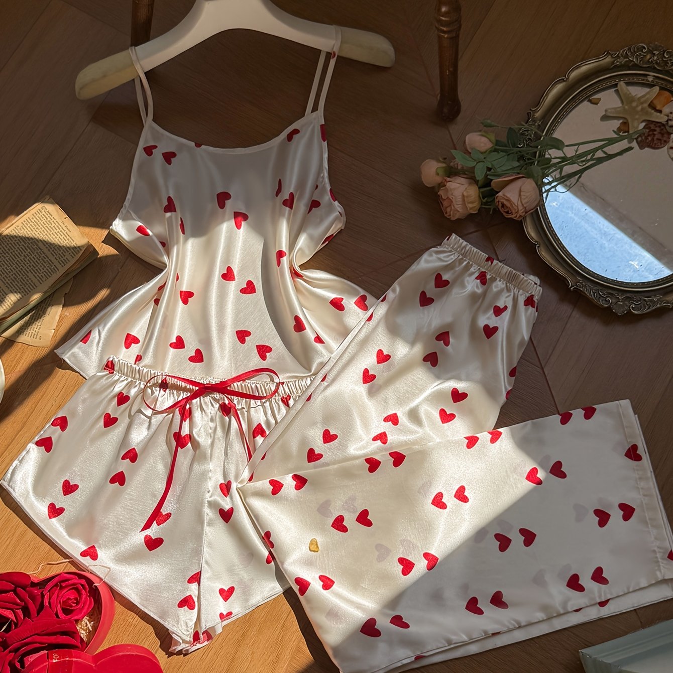 TEMU Conjunto de pijama de /verano para mujer con cuello redondo, estampado de corazones, camisola, shorts y pantalones largos, ropa de estar por y