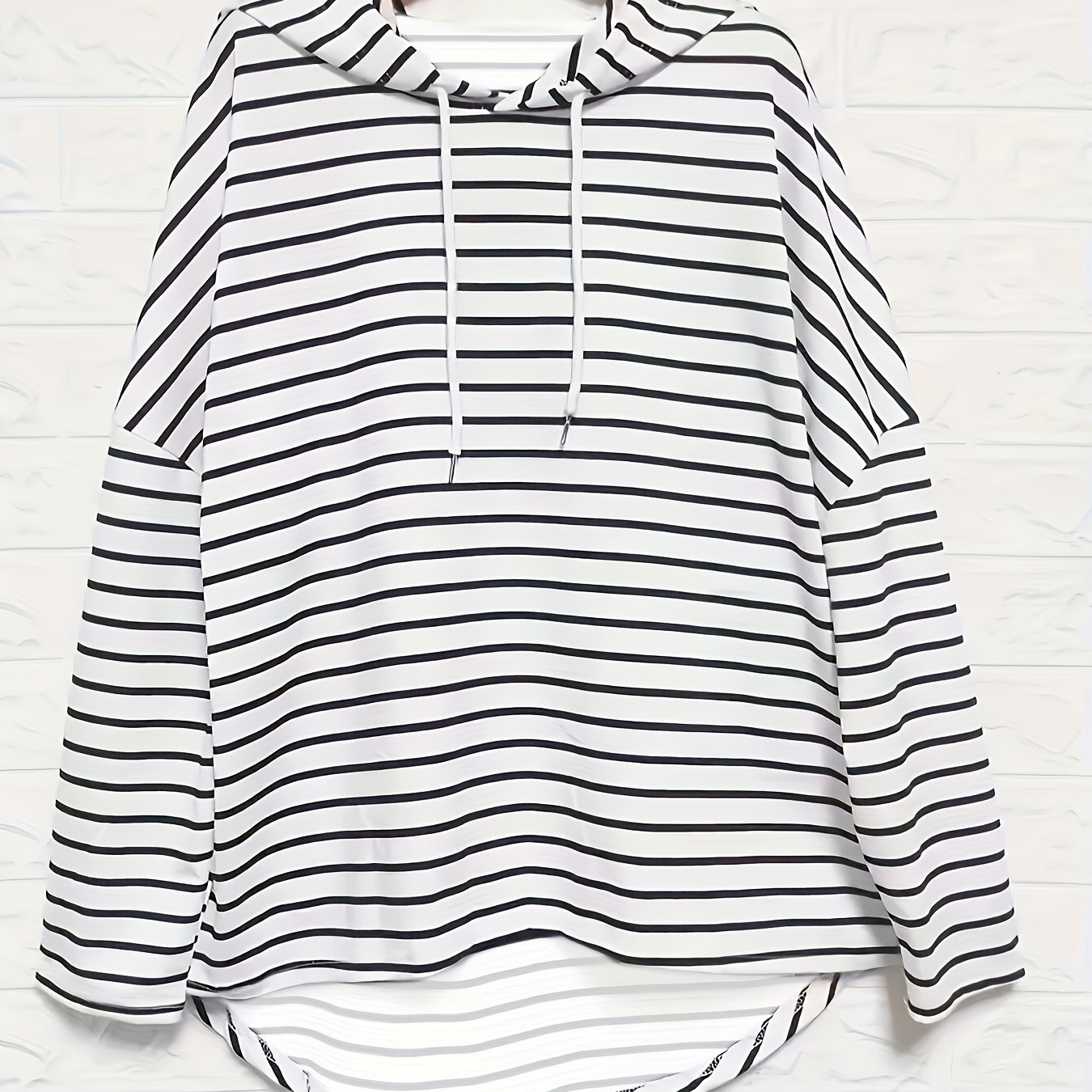 E-shop Plus Size, Plus Size Gestreifter Hoodie Casual Langarm Leichter Pullover für Damen mit High-Low-Saum Bequemer Sitz