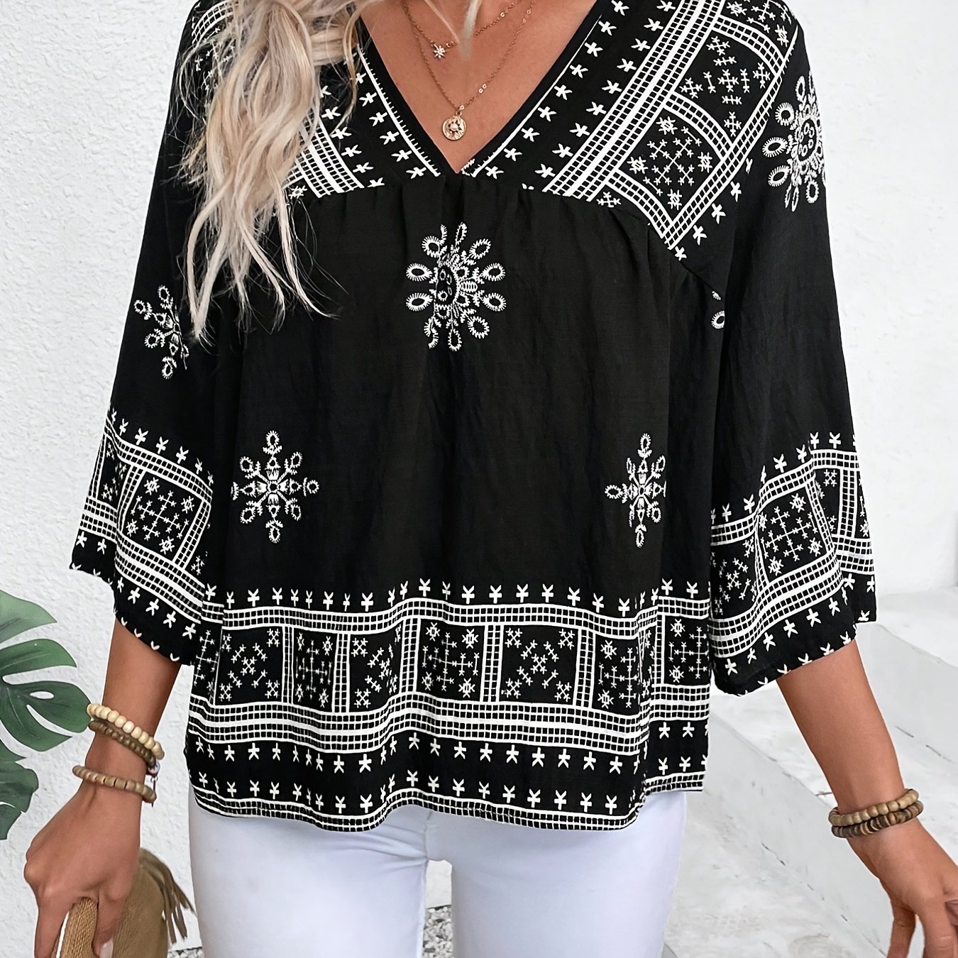 E-shop Zielgerichtetes Damen Retro Muster V-Ausschnitt Freizeit Urlaubs-Shirt, geeignet für Frühling und Sommer