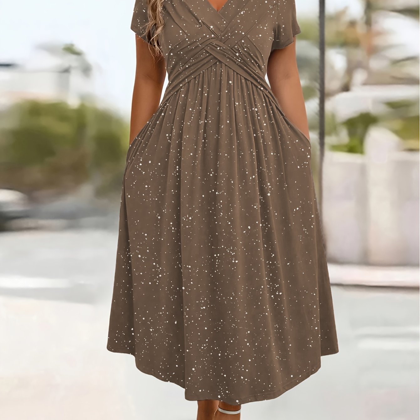 TEMU Plus Size - Plus Size - Elegante damesjurk in plus size met glinsterende tule, knoopdetail en zakken, V-hals