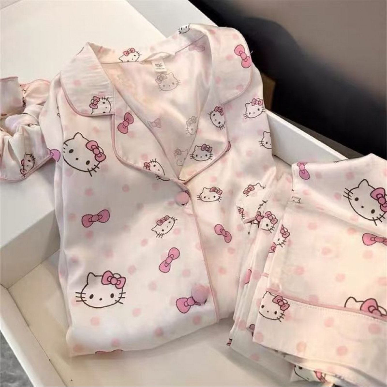 Image of Hello Kitty Cartoon Pajama Set, Sweet Polka Dot Hello Kitty Pajamas For Women, Long-sleeved And Long-pants, Suitable For Going Out And , 2pcs Set For Spring And Autumn.