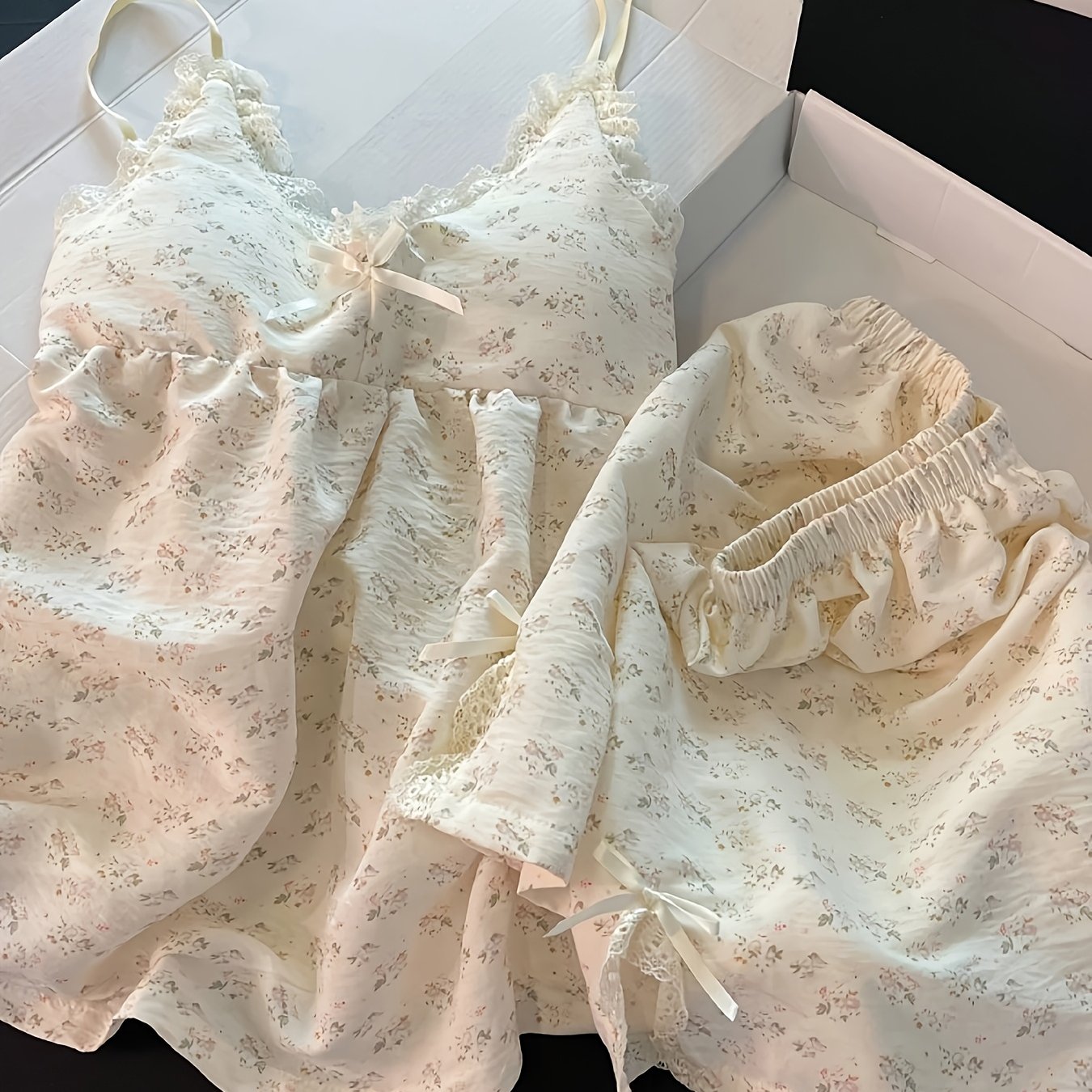 TEMU 【韓国風】 小花柄 キャミショーツ パジャマ レディース 夏 取り外し可能パッド セクシー レーストリム リボン付き ホームウェア セット