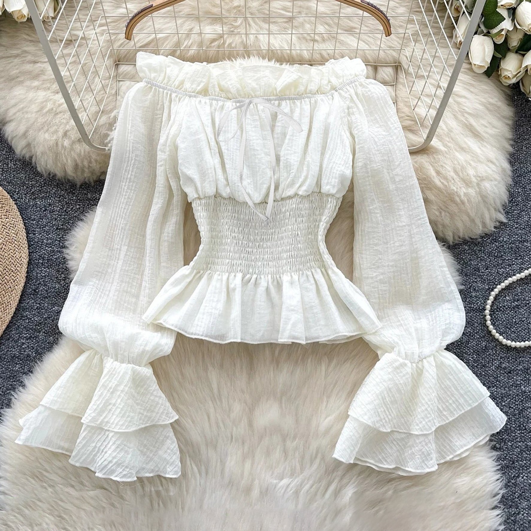 Women's New Elegant Long Sleeve Fashion Cropped Top Bohemian Ruched Off-shoulder Ruffle Hem Crop Top