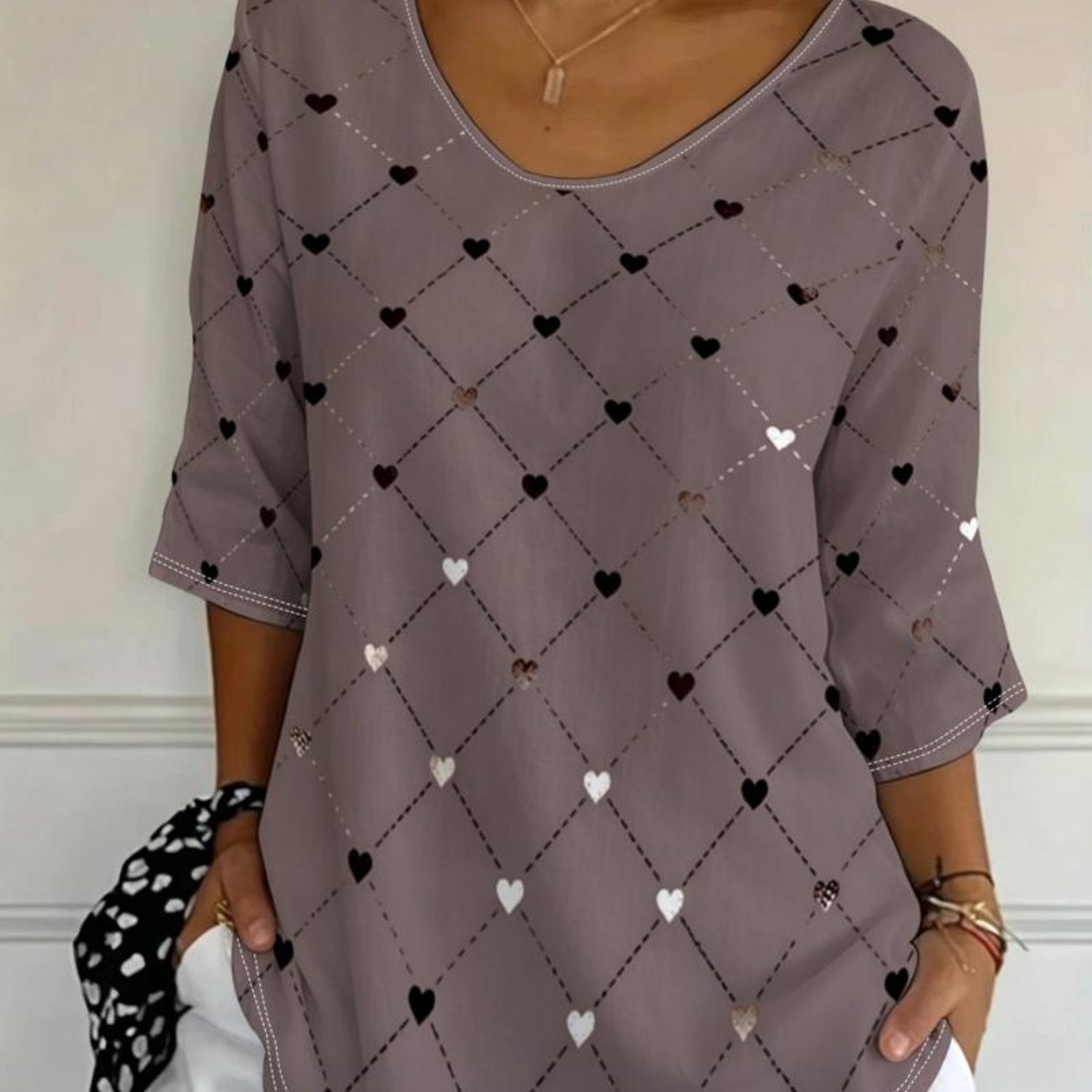 TEMU Plus Size, Plus-size Women's V-neck Three-quarter Sleeve T-shirt, 2026 Summer Style,, Versatile Basic Layering Top, With Heart And Diamond