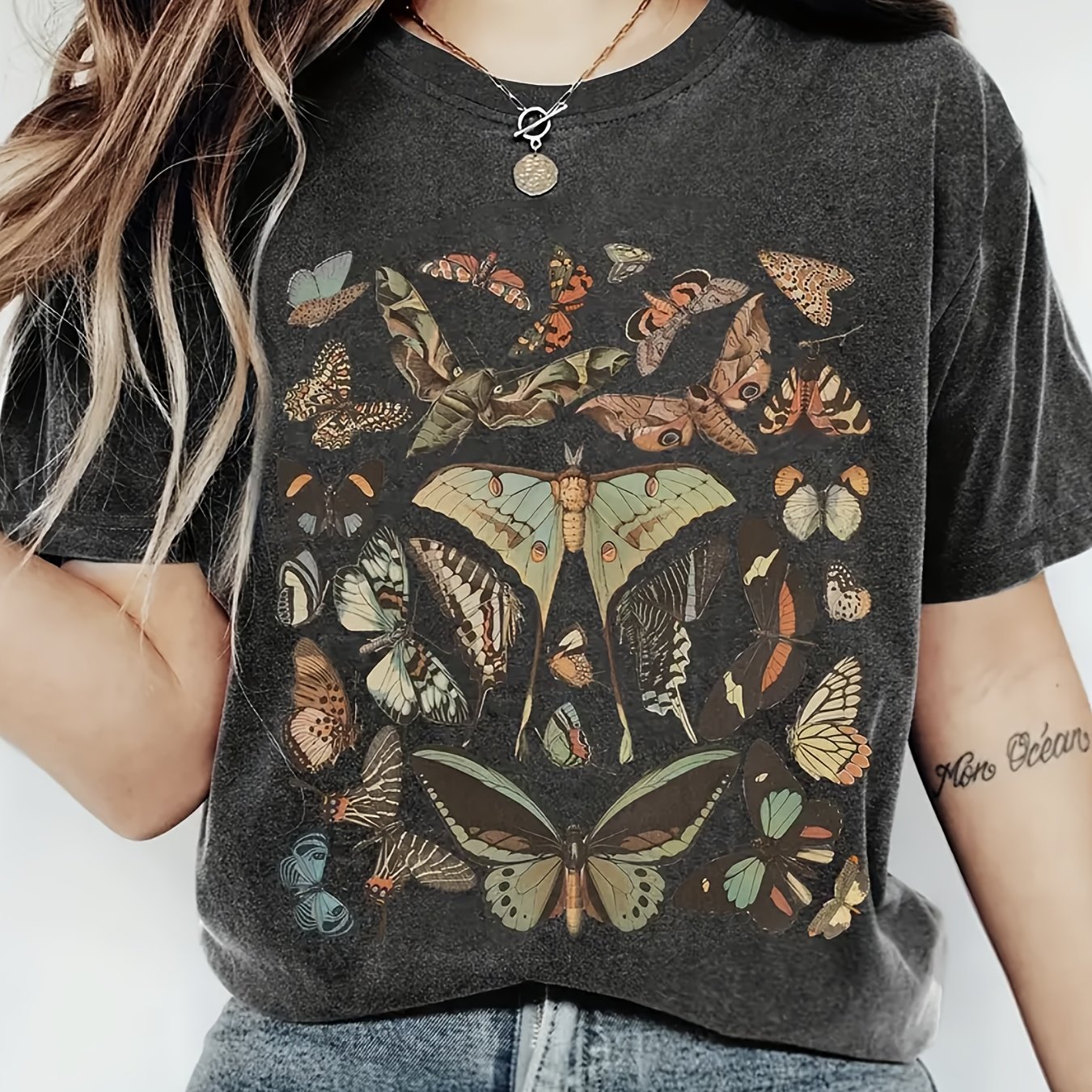 TEMU Casual Crewneck Short Sleeve Top Featuring A Vintage And Moth Design - Made From A Lightweight, Perfect For Spring And Summer With Breathable