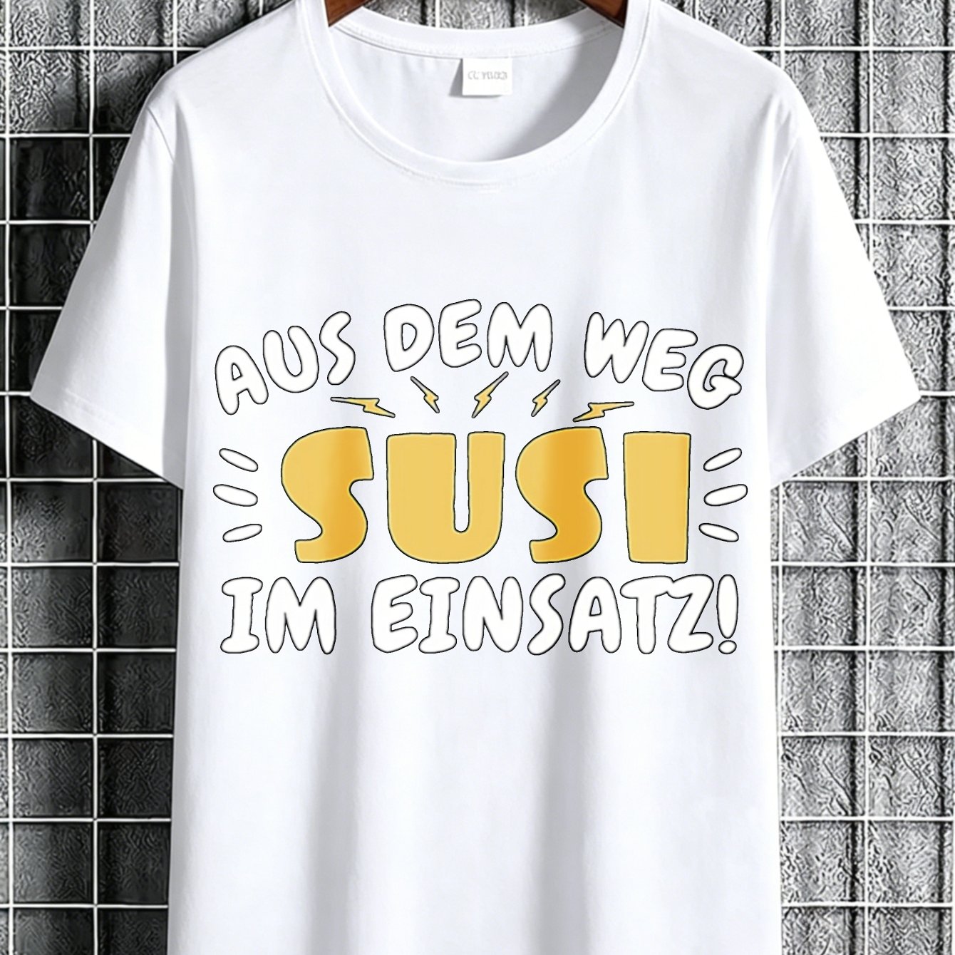 Casual Fun Men's T-shirt With Text Design Aus Dem Weg Im Einsatz Perfect For Casual Attire And Humorous Gifts For