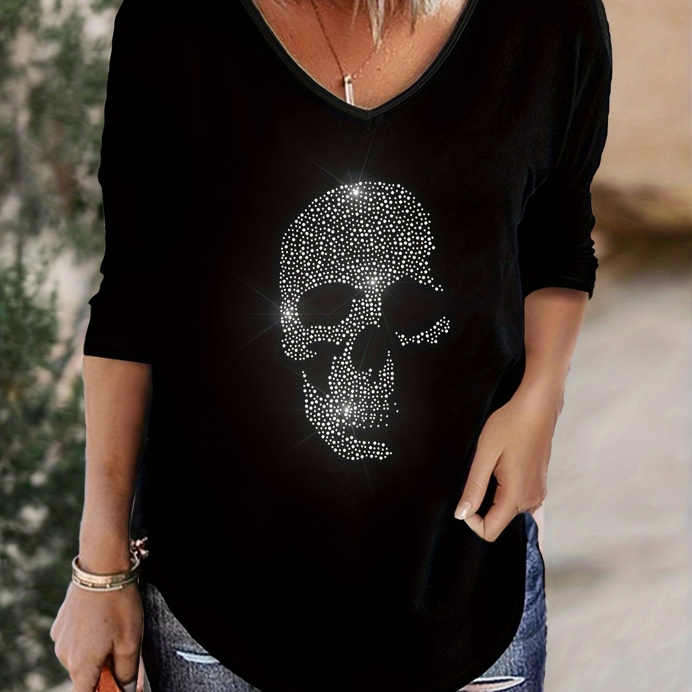 Image of Plus Size, Plus Size Women's Fashion Casual Horror Skull Rhinestone T-shirt, Summer And -quarter Sleeve Tee, V-neck Stretch Top, Plus Size Women's Casual Wear Base Layer Shirt