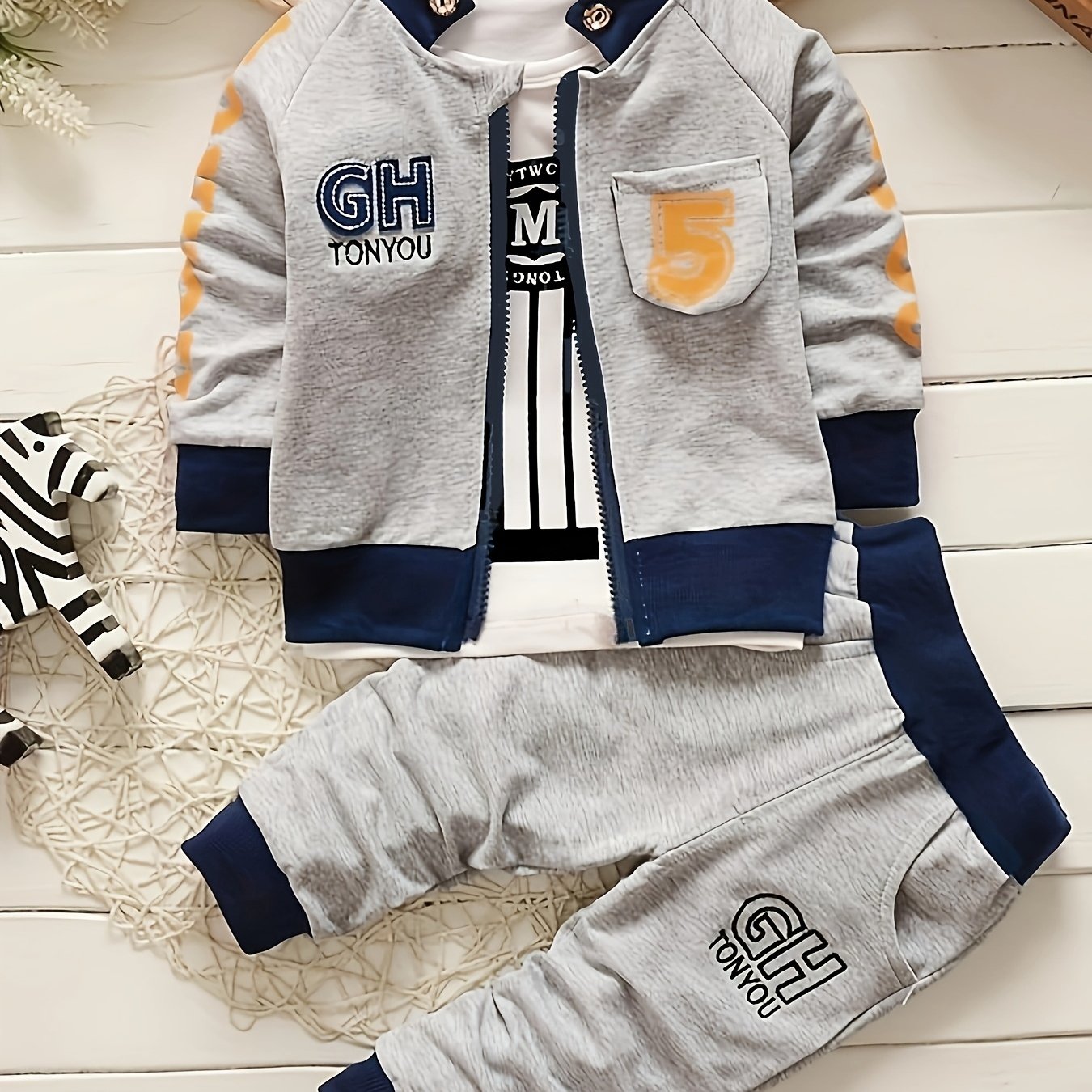 Image of Spring And Autumn Children's Long Sleeve Outfit For Boys: Fashionable Casual Zip-up Round Neck T-shirt And Pants Three-piece Set With Print, Perfect For Outdoor
