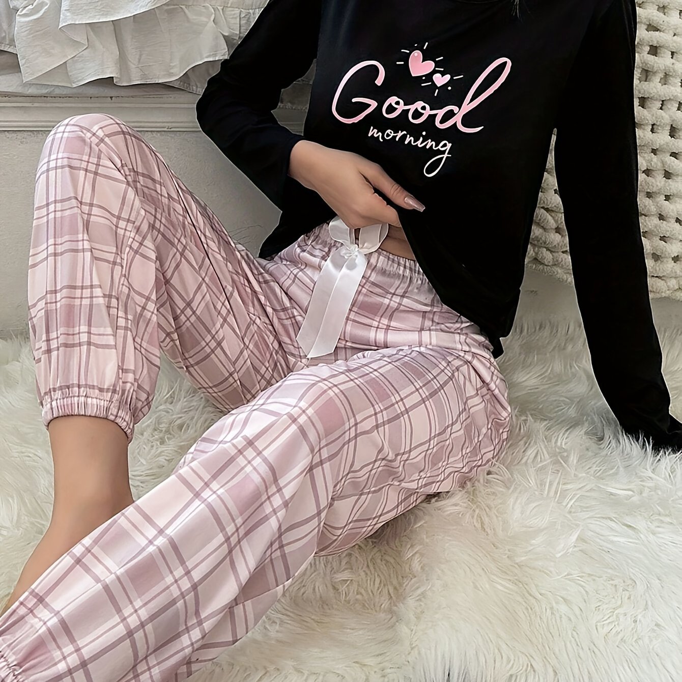 E-shop Rundhals-Langarm-T-Shirt mit Slogan-Muster und Karo-Druck-Hose mit Schleife Damen-Pyjama-Set
