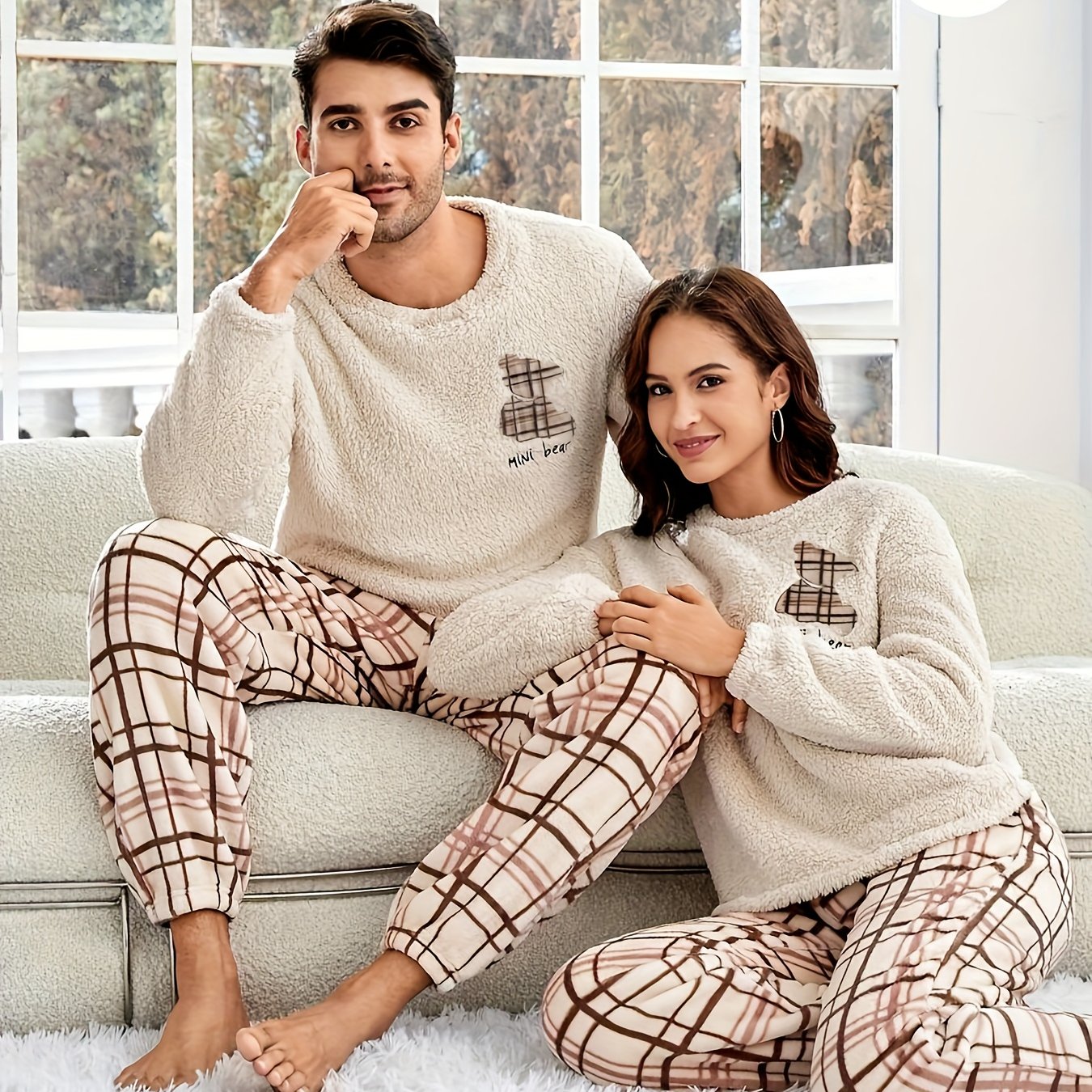 Image of [men/women] Couple Style Autumn Winter Plush Set, Checkered Pattern Long Sleeve And Pants For Men Or Women Homewear Sleepwear Outfit With Random Bear Embroidery On Top