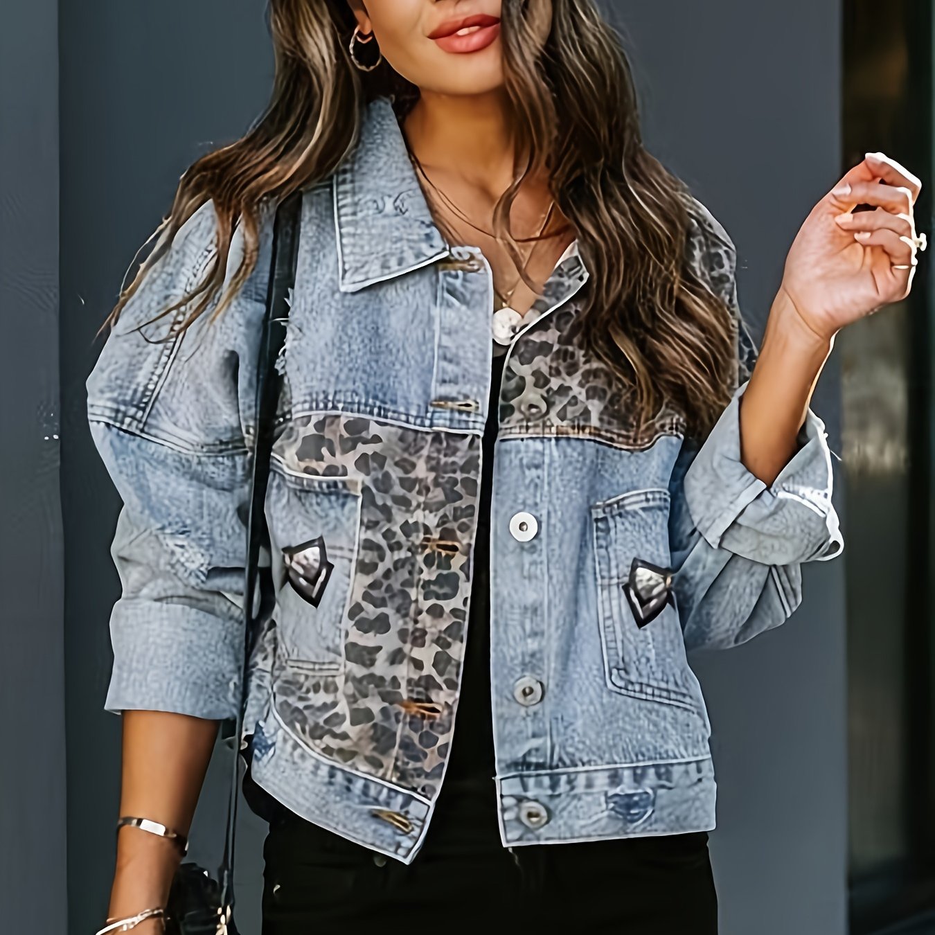 25aw Women's Fashionable Leopard Long Sleeved Denim Top With Holes, Stylish And Elegant.