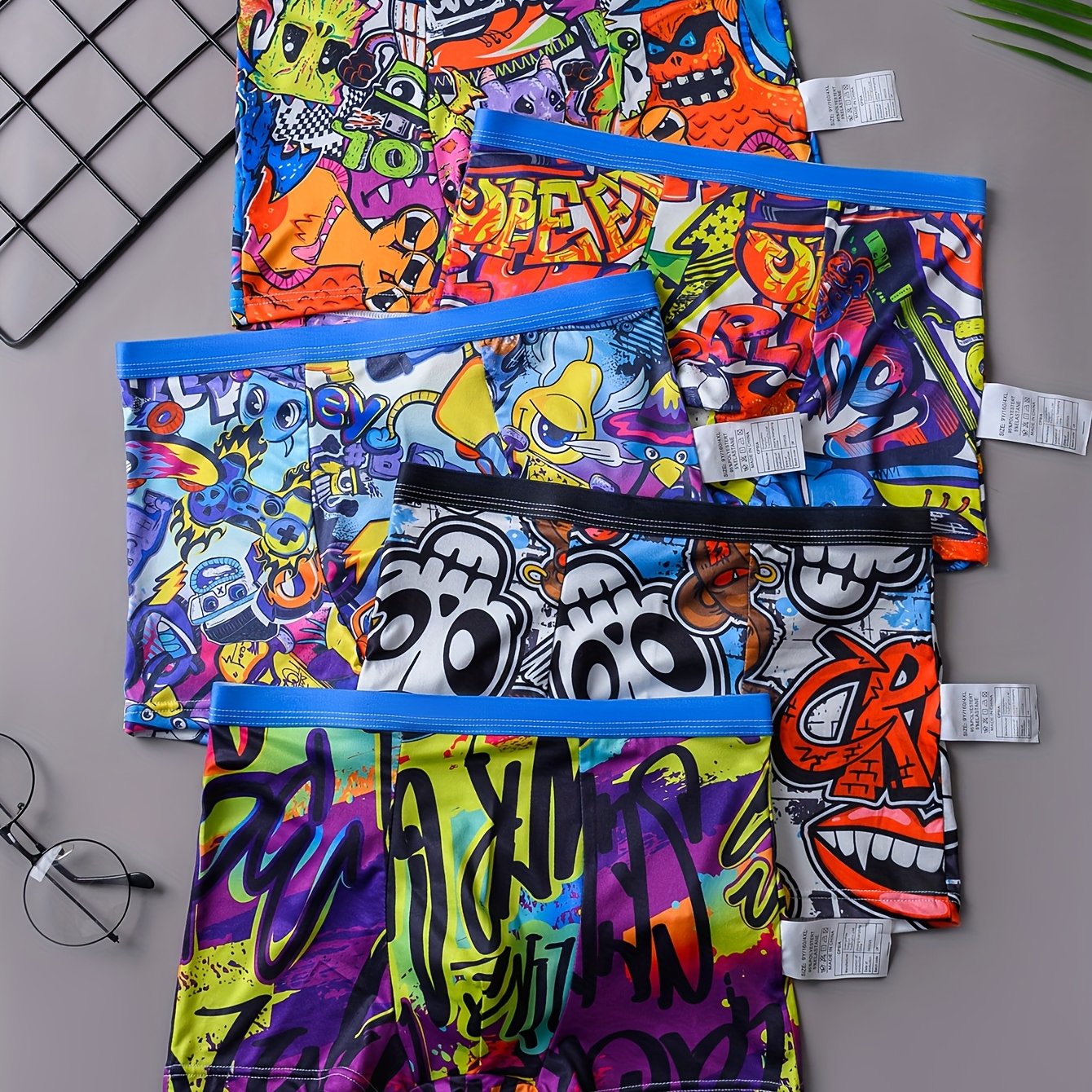 5-pair Pc Of Comfortable, Soft And Breathable Boys' Shorts With Fun Graffiti Prints For Medium And Large-sized Children. Are Regular Briefs