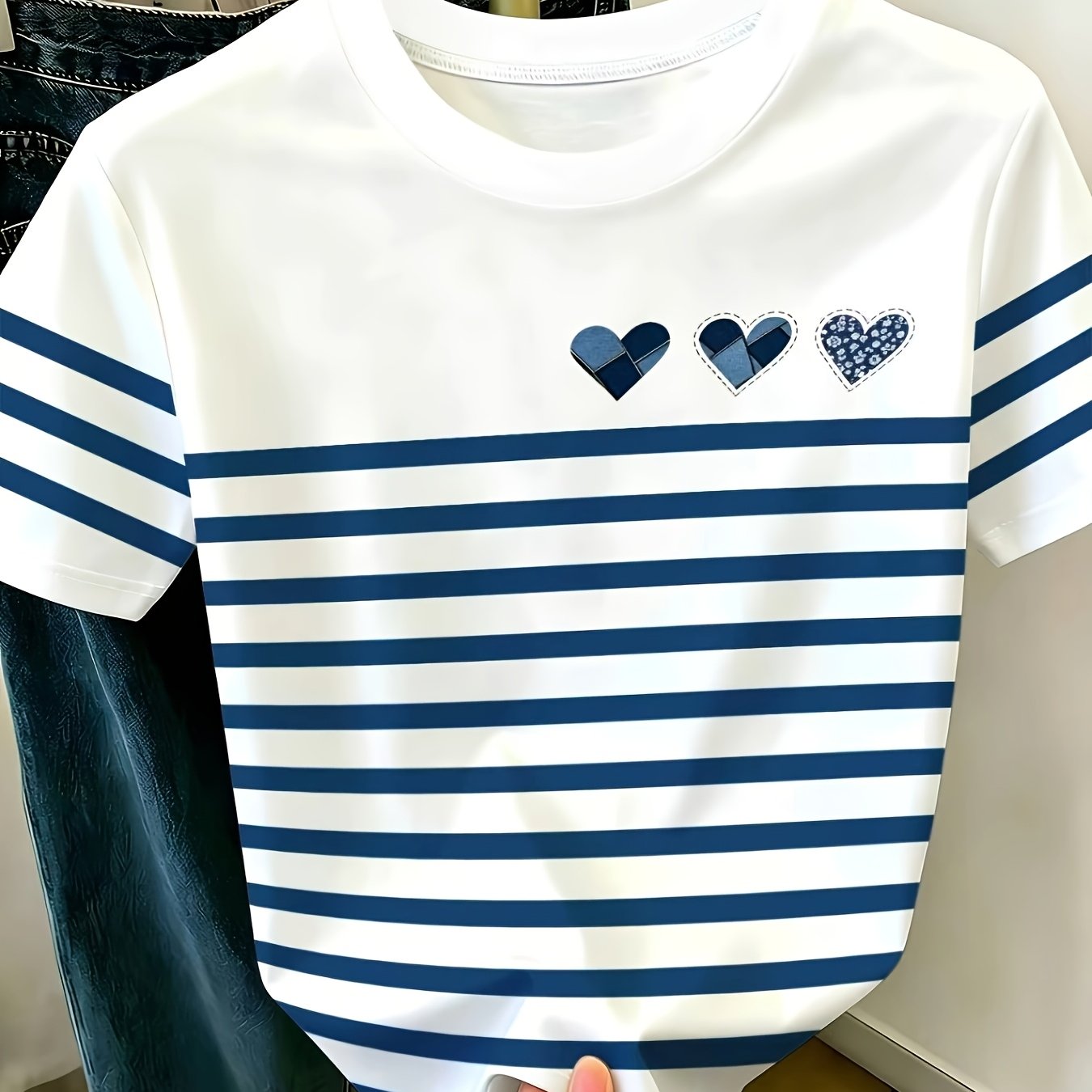 TEMU Grande Taille - Vêtements de Mode pour Femmes Bleu et Blanc Rayé Contrasté Manches Courtes Imprimé Cœur Col Rond T-Shirt Haut Décontracté et
