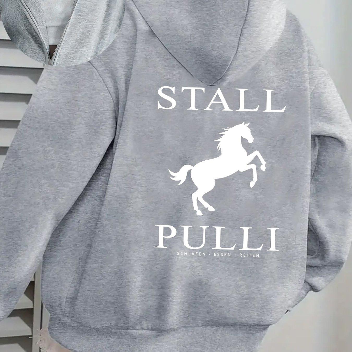 TEMU Hooded Sweatshirt For Women With A Leaping And "stall Pulli" Text. Features A Zipper Design And Back Print