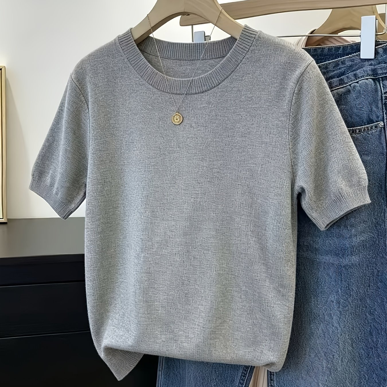 TEMU 2026 Spring/summer New Arrival Solid Color Versatile Simple Women's Sweater Top Short Sleeve, Easy Layering, Designer Style, High-end, Women's