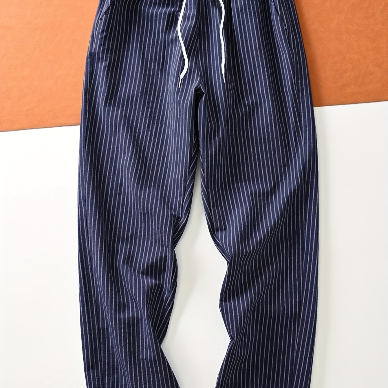 E-shop Herren Freizeit Hose mit Streifenmuster und geradem Bein | Webstoff mit leichtem Stretch, Kordelzug-Detail, lange Länge