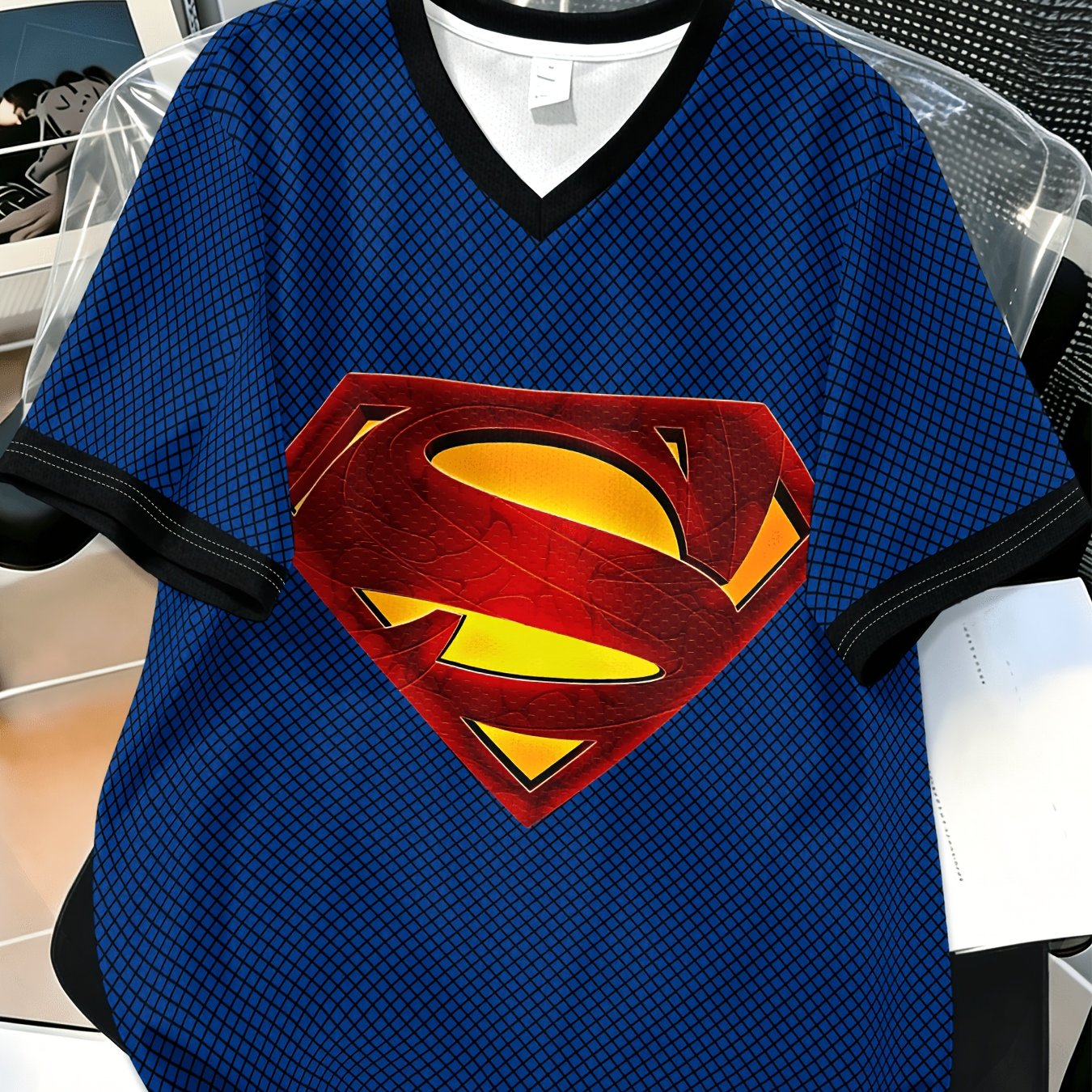 TEMU Plus Size Men's Digital Printed V-neck Short Sleeve T-shirt. Superman. Retro Style, Stripes, Color Blocking, Outdoor Sports, Trend, Suitable,