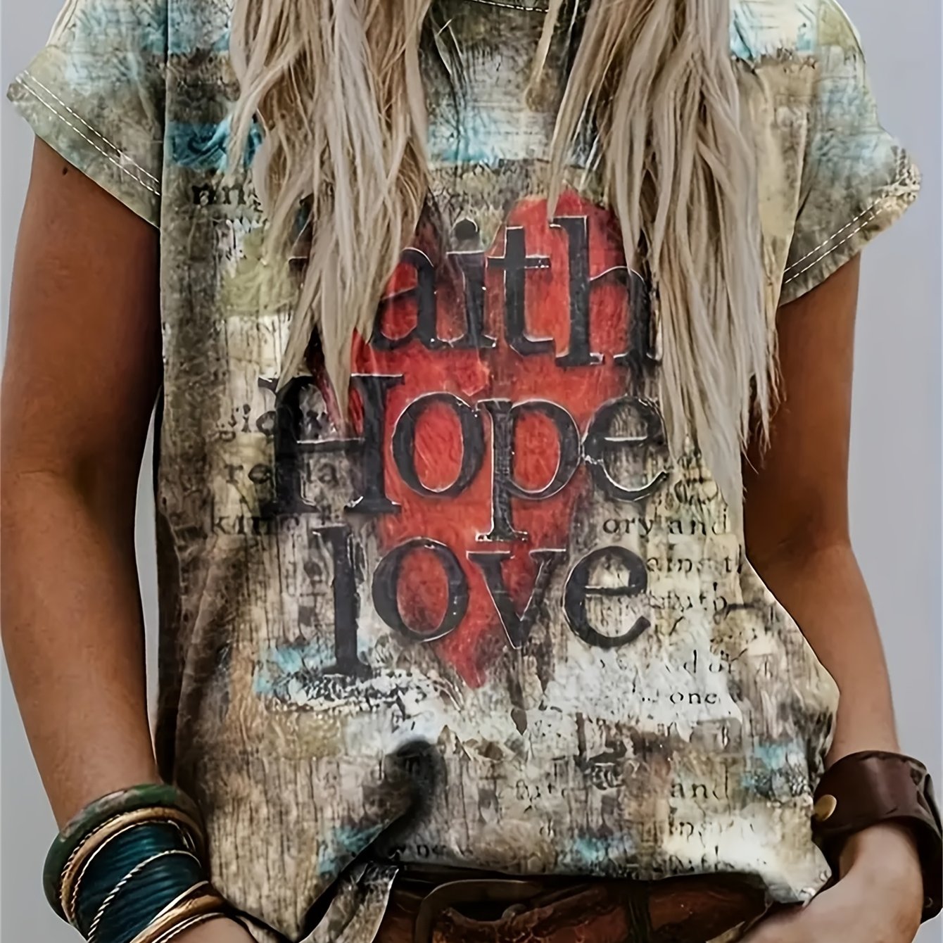 E-shop Vintage-Damen-T-Shirt mit FAITH HOPE LOVE Herzdruck - Böhmischer Ethno-Stil, Kurzarm Rundhals, Maschinenwaschbarer -Casual-Top, Entspanntes