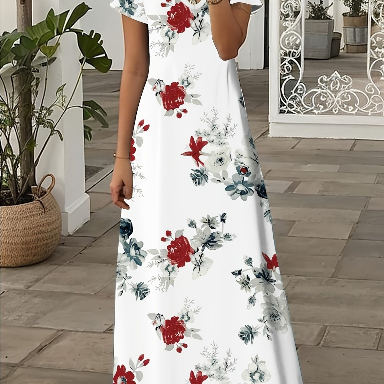 Image of Plus-size Women's Beautiful Floral Print Dress With A V-neck And Short Sleeves, Suitable For Casual Vacations In