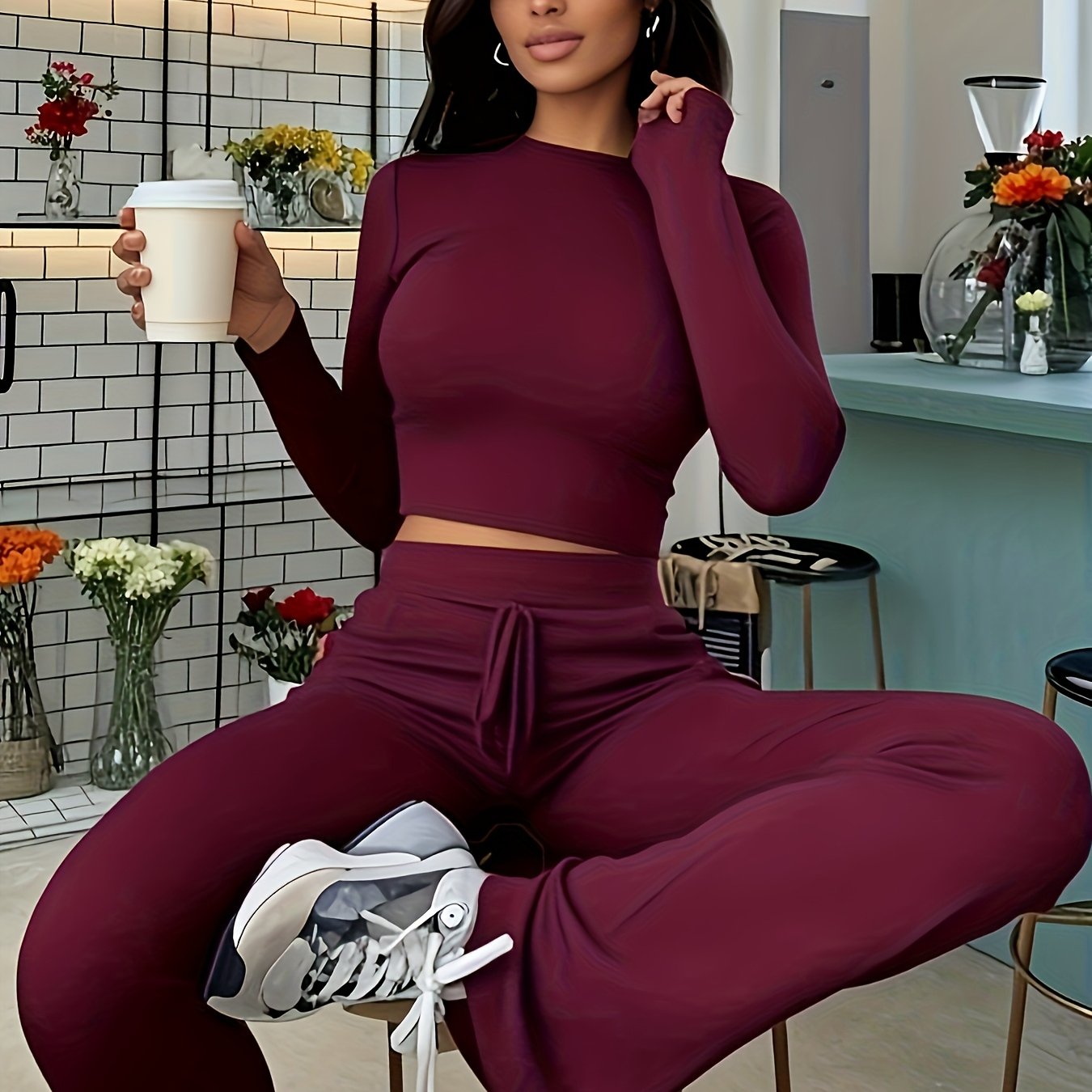E-shop Herbst- und Winter-Damenmode mit Nabelfreiem Langarmshirt, schmalen und ausgestellten Hosen