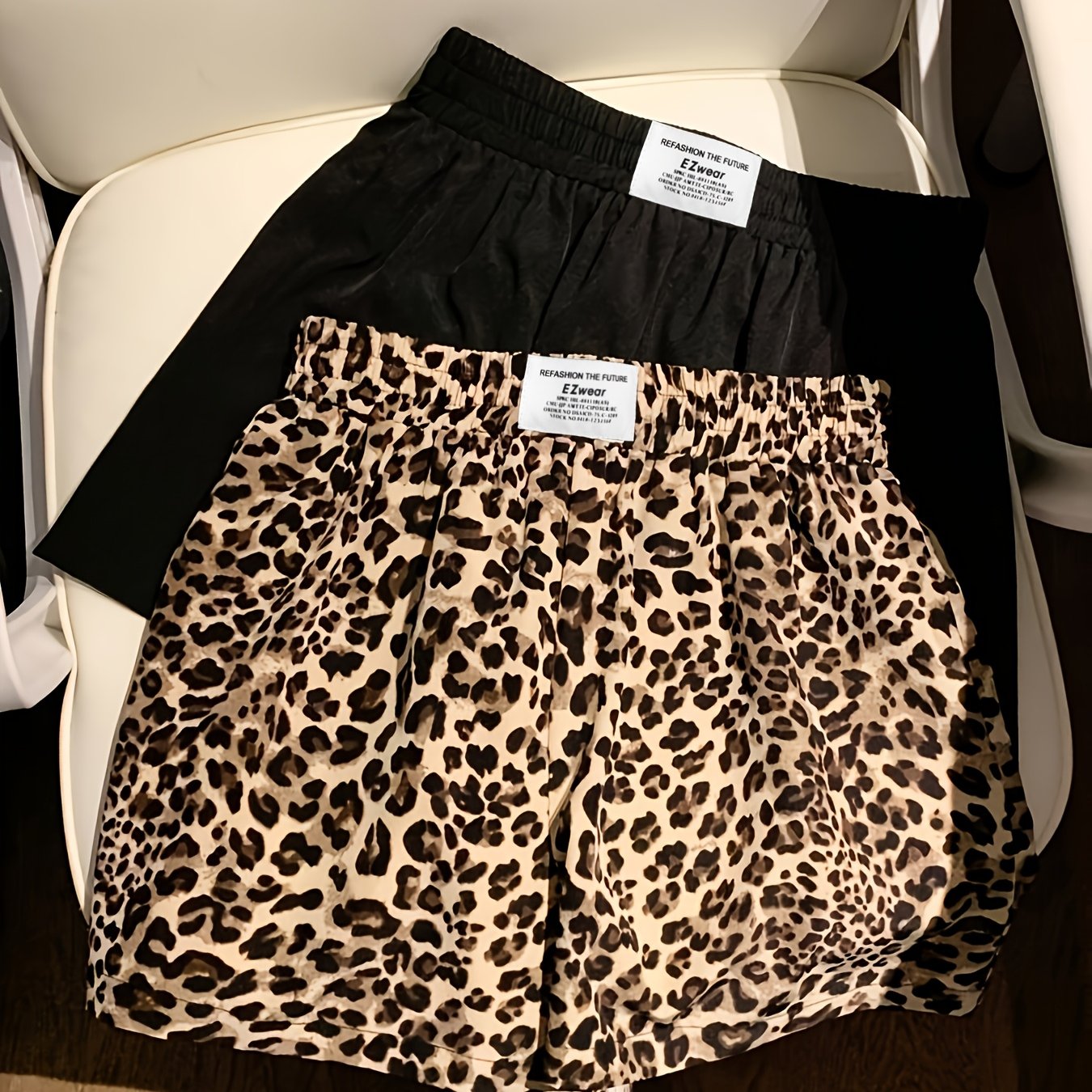 2pcs Set Of Leopard Print Pattern And Loose Black Women's Shorts