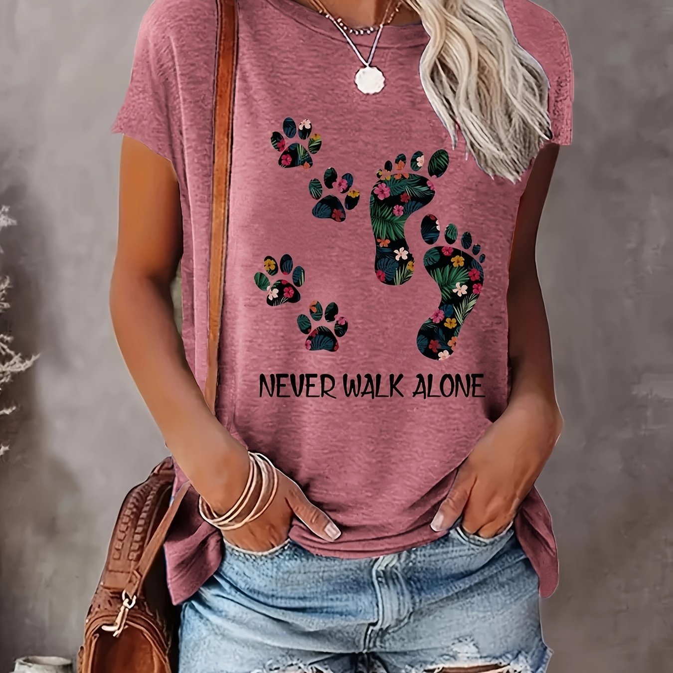 E-shop Damen Kurzarm T-Shirt mit Hunde-Pfoten- und Blumenmuster, für lässige Wochenenden mit einem stylischen Rundhalsausschnitt, ideal für entspannte