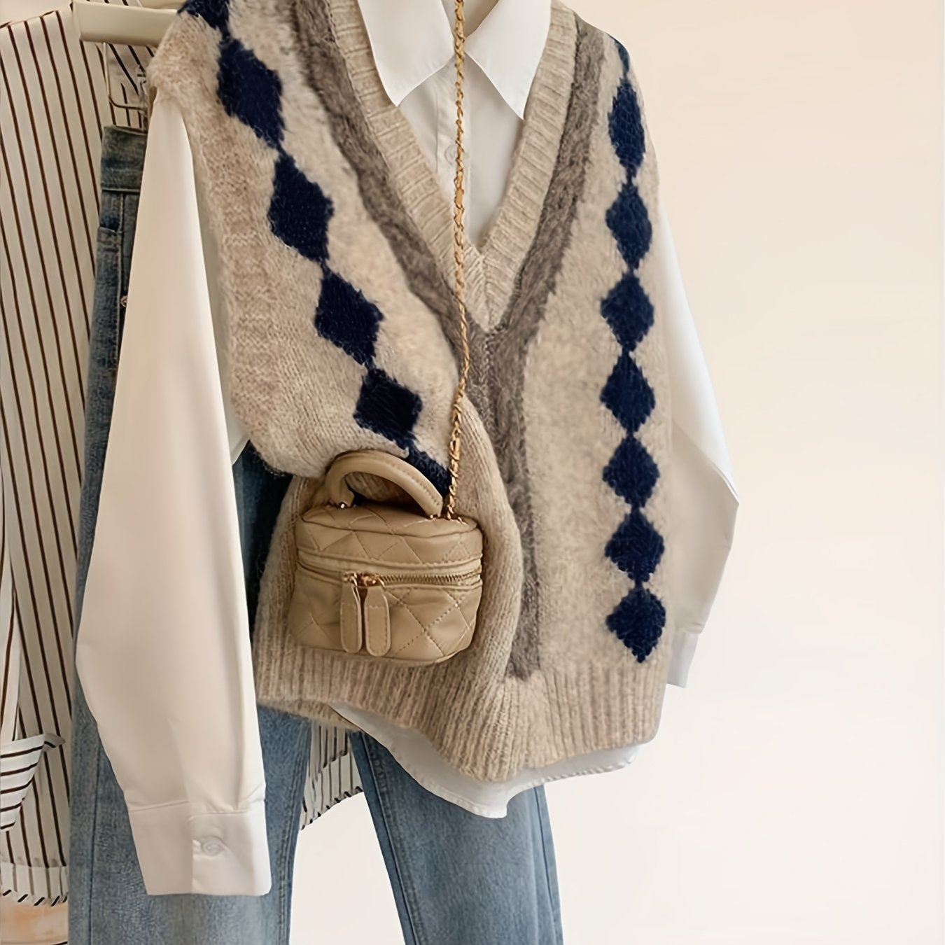 Image of Developing A For Autumn And Winter, Featuring A Casual, Layered, Vintage-style Diamond-patterned Vest For Women