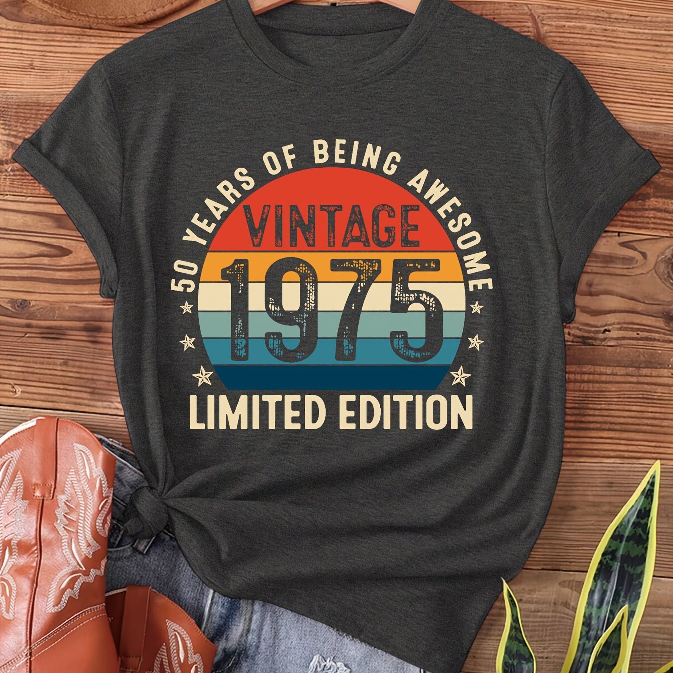 TEMU T-shirt d'été et de printemps pour femmes, motif imprimé rétro 50 ans, cadeau amusant vintage 1975 avec lettres rouges et rayures circulaires,